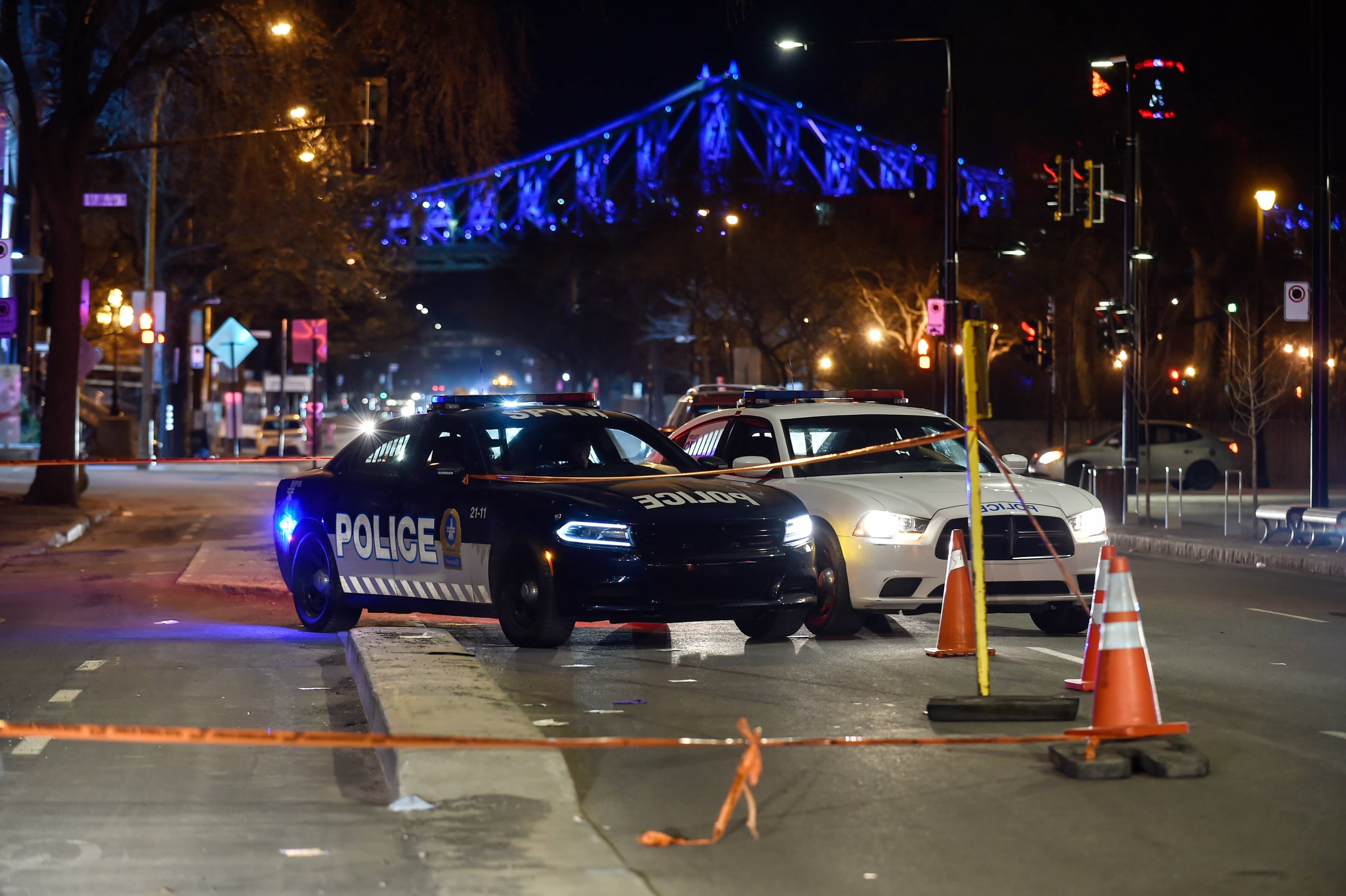 Un homme, blessé par balle, a été retrouvé par la police sur la rue Viger, à l’angle de la rue Sanguinet à Montréal, le 11 avril.