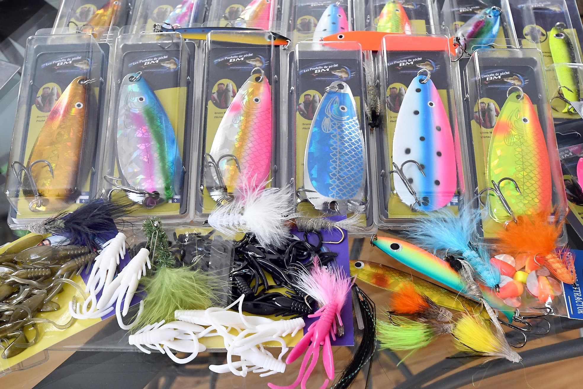 Comme vous pouvez le constater, ce guide professionnel a su développer une gamme impressionnante de leurres pour vous aider à déjouer l’espèce de votre choix.