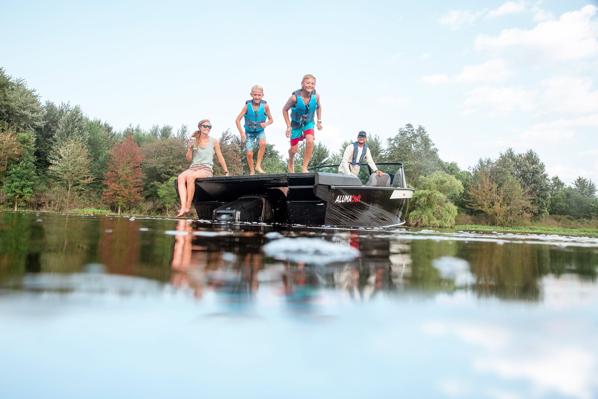 En 2024, avec la nouvelle motorisation de BRP, celle du moteur submergé, il sera possible d’ajouter une plateforme à l’arrière des embarcations de pêche pour ajouter 25 pieds cubes d’espace.