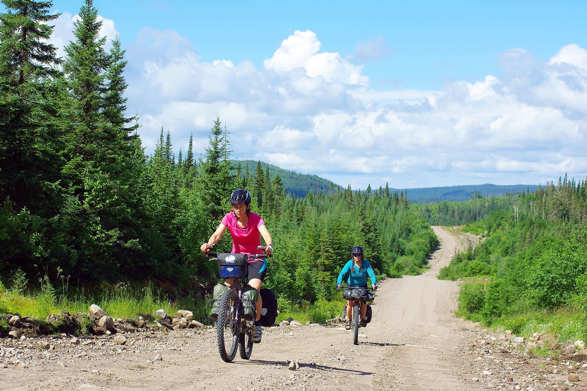 L’immensité de la réserve faunique des Laurentides et la multitude de chemins forestiers permettent d’offrir de nombreux circuits aux amateurs de vélo aventure.