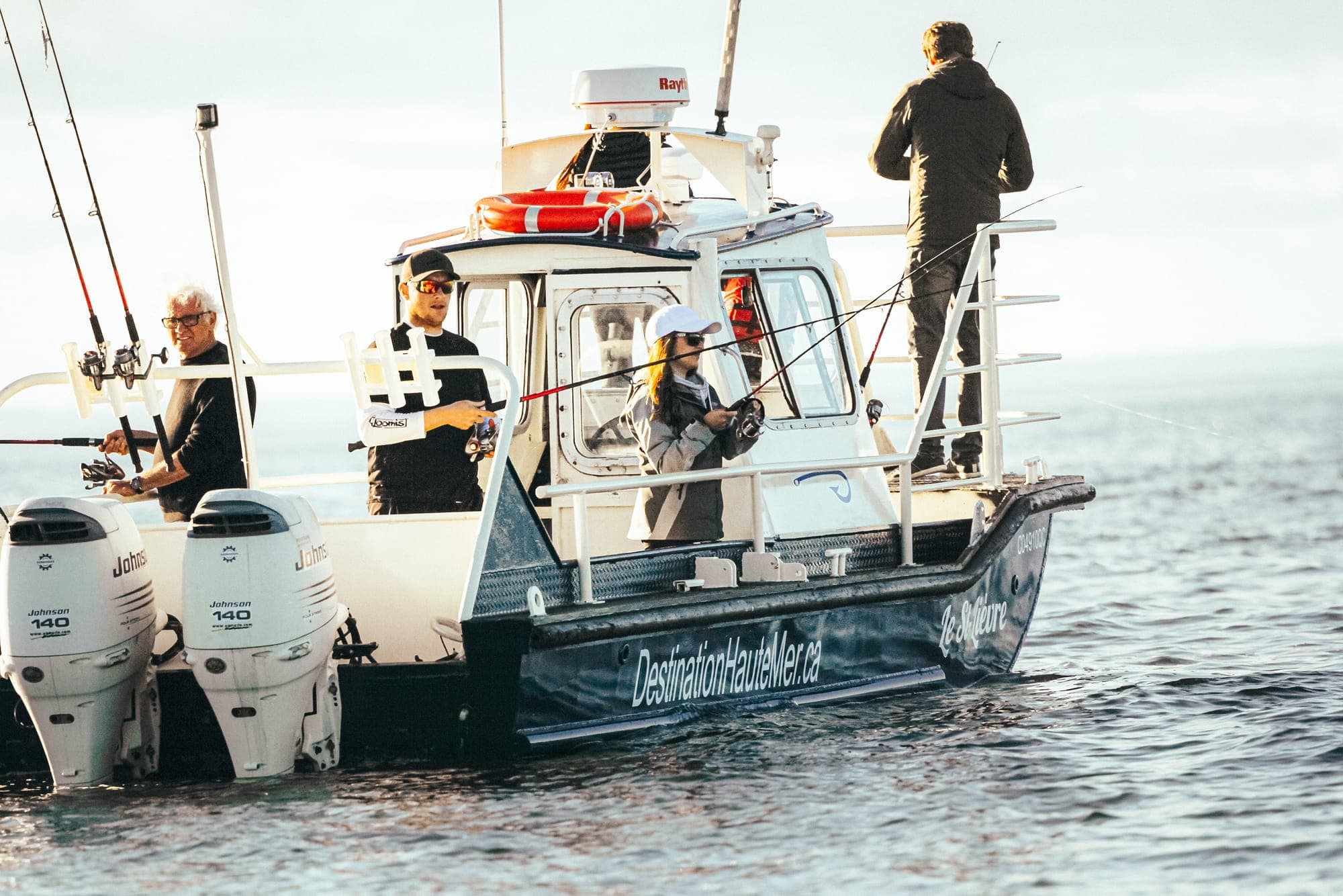 Les bateaux qui vous amèneront pêcher en mer sont vastes, sécuritaires et conçus pour ce type de navigation. Vous allez adorer votre journée.
