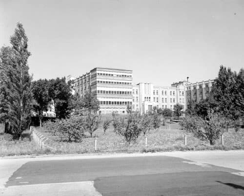Le premier établissement à vocation pédiatrique de Québec voit le jour en 1923.