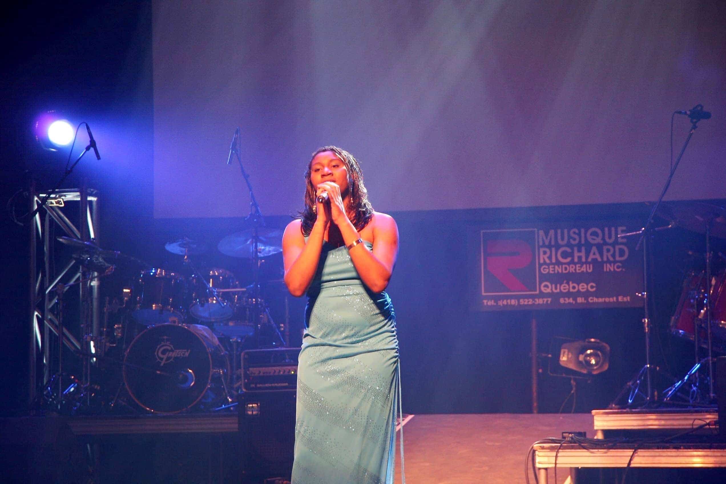 Plus jeune, elle avait remporté le concours Les Arts de la Capitale parmi toutes les écoles du Québec, qui avait lieu aussi au Capitole.
