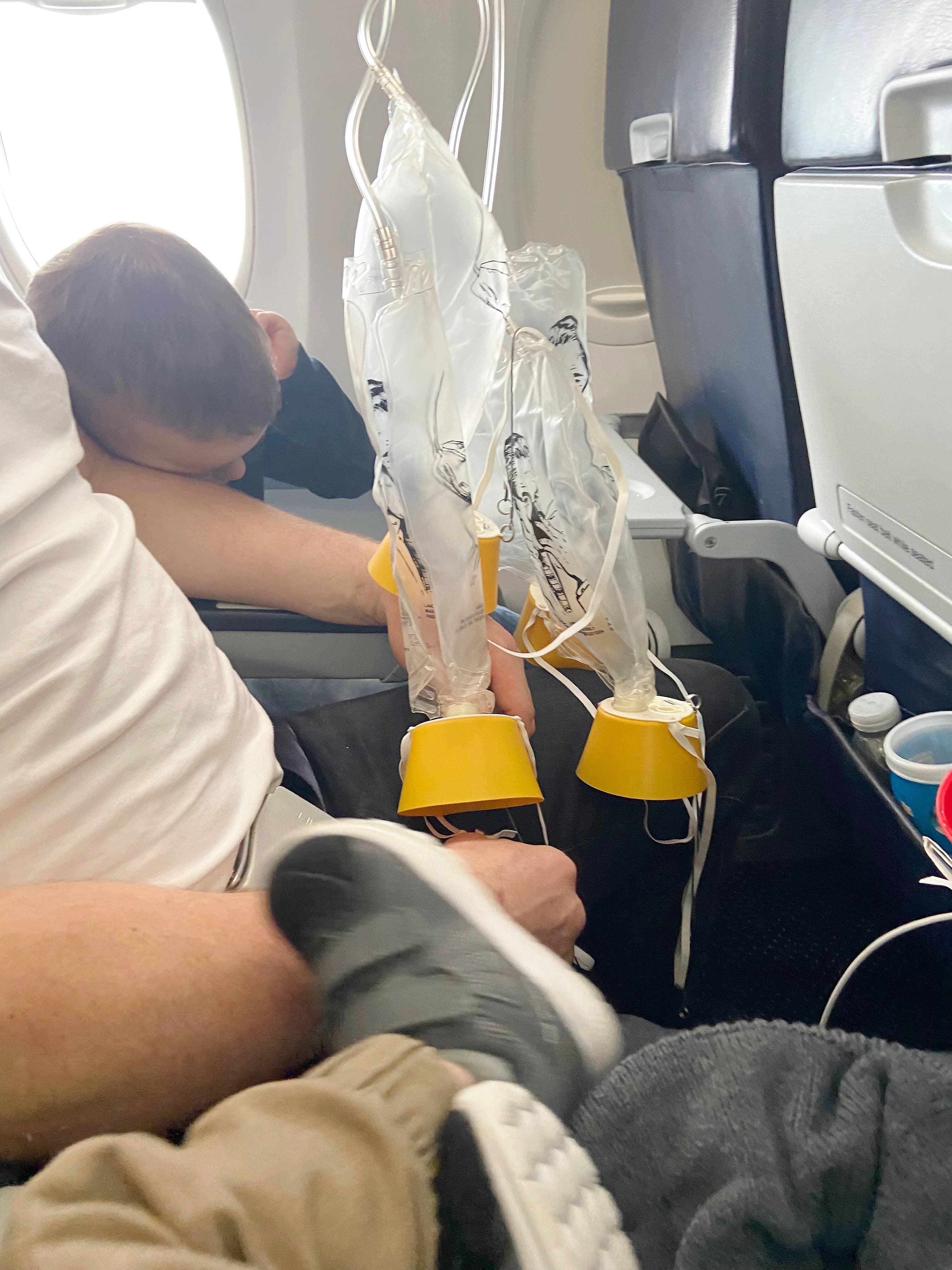 Les masques d’oxygène sont tombés dans un avion Sunwing, qui a dû atterrir d’urgence à l’aéroport Montréal-Trudeau, car la cabine n’aurait pas été pressurisée.