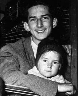 Réfugiés hongrois arrivant en 1957 après avoir fui leur pays.