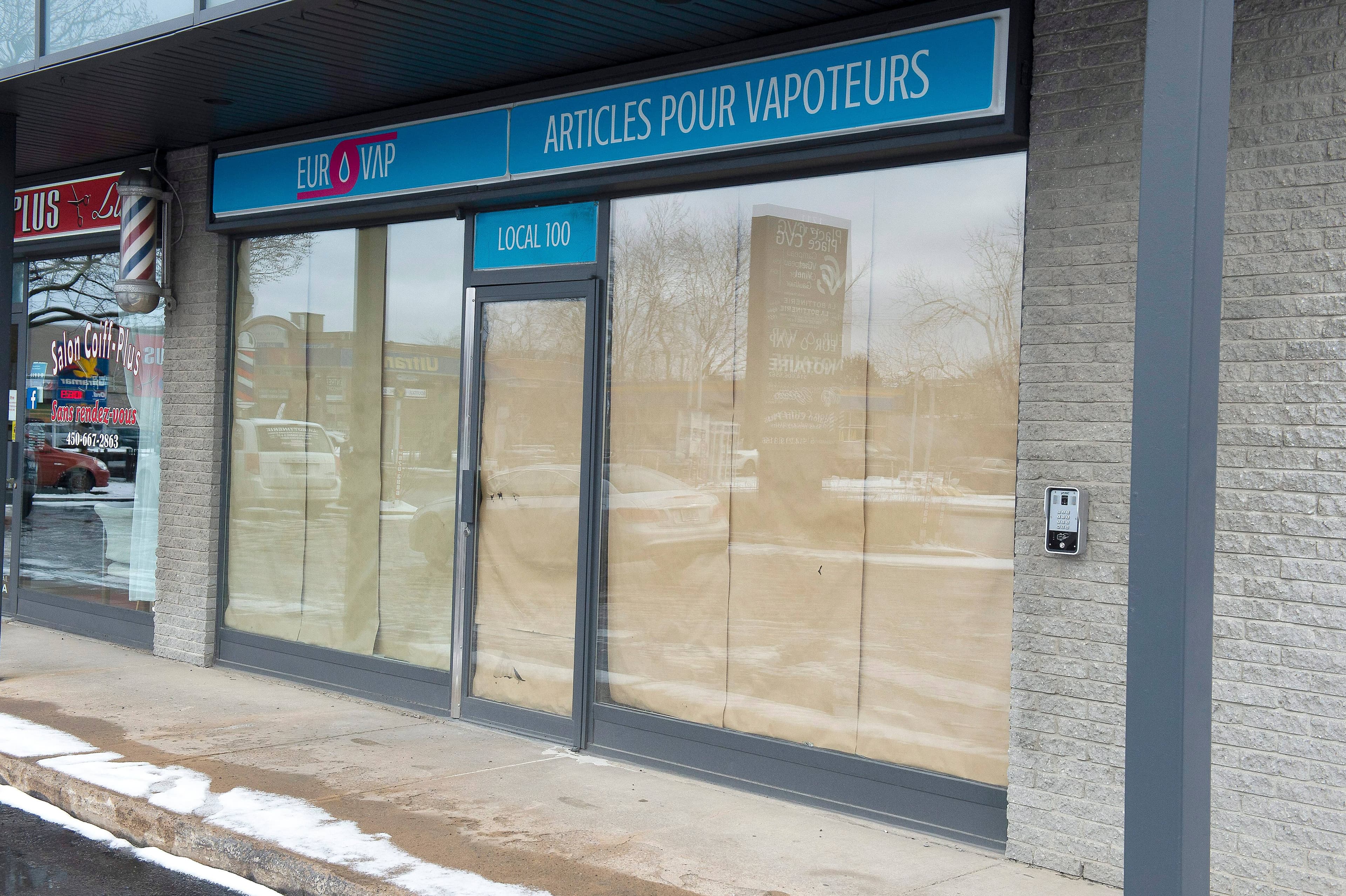 En décembre 2020, une perquisition a eu lieu dans des locaux liés à Astracoins, sur le boulevard des Laurentides, à Laval.