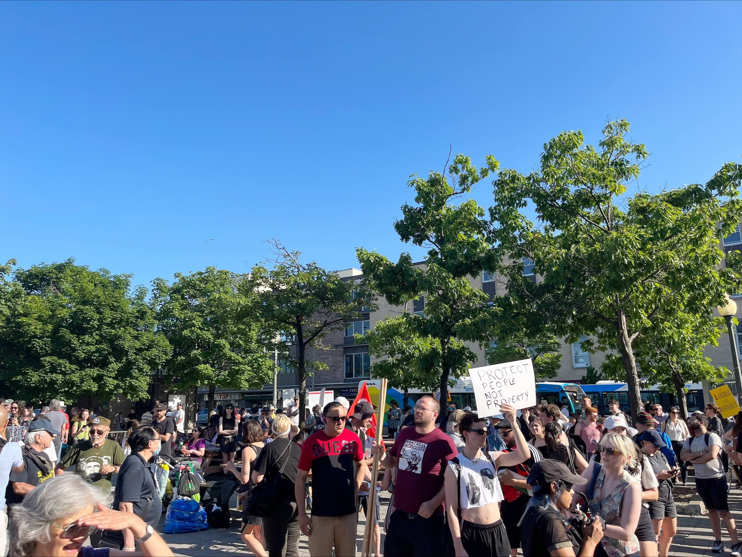 Manifestation de locataires s'opposant au projet de loi 31 de la CAQ dans Parc-extension (22-06-2023)Marianne Langlois/LE JOURNAL DE MONTRÉAL/AGENCE QMI