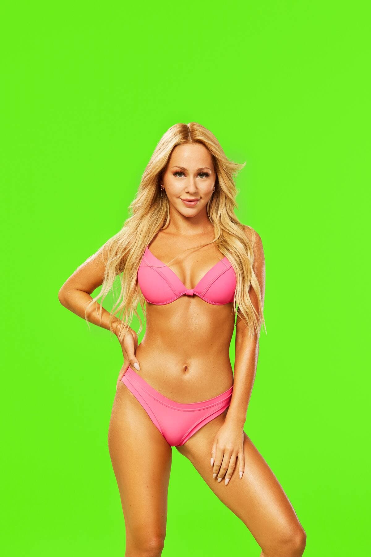 Est-ce que la belle Sandrine trouvera son prince charmant sur l'Île ?