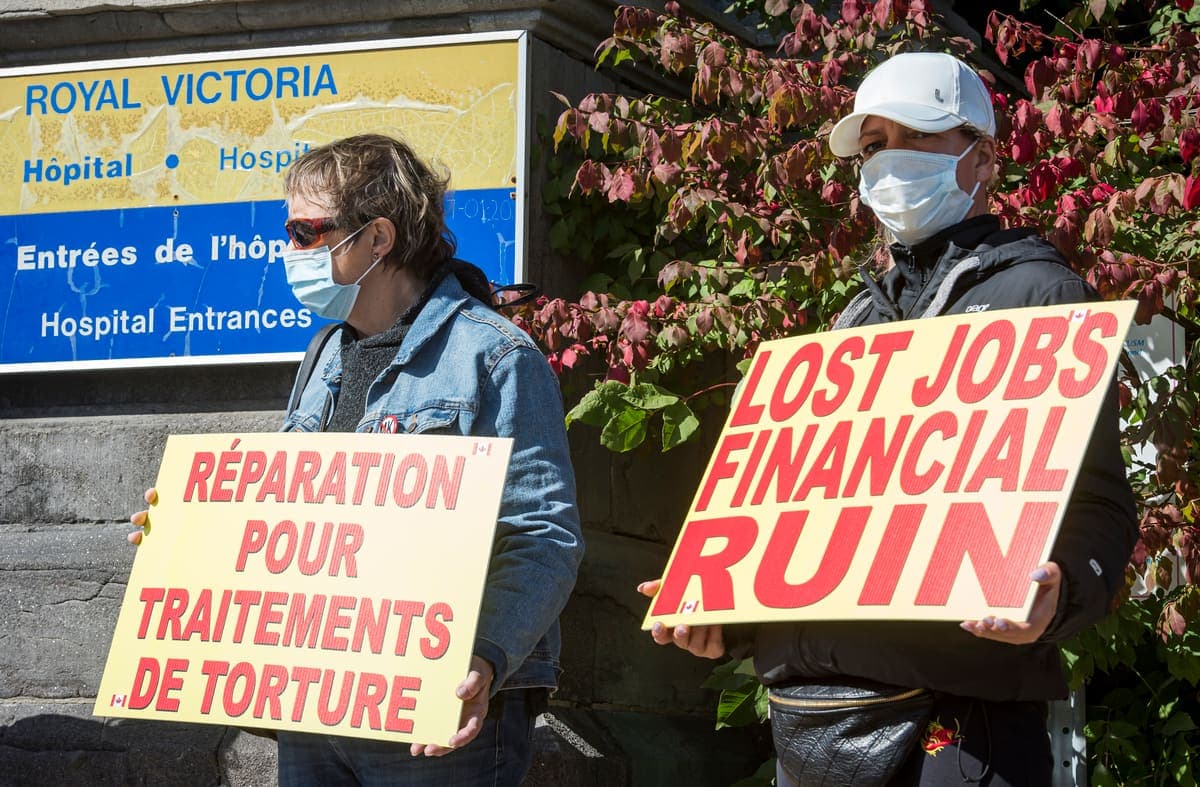 Manifestation pour les victimes et survivants des expériences secrètes de la CIA menées à l’Institut Allan Memorial, à Montréal, le samedi le 19 septembre 2020. JOEL LEMAY/AGENCE QMI