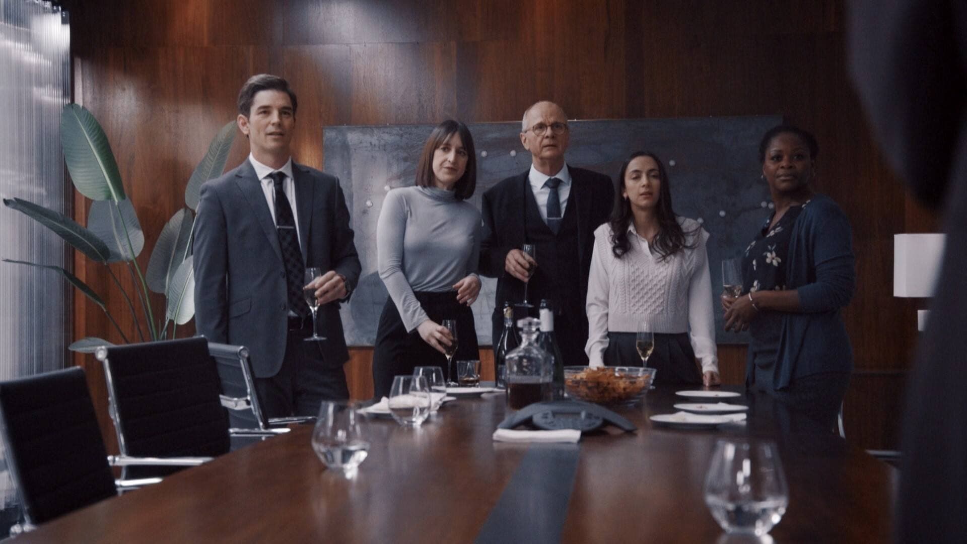 Les membres du Cabinet Lapointe-MacDonald-Desjardins ne se doutent pas de la nouvelle renversante qui les attend dans cette scène du dernier épisode de la première saison d'Indéfendable.