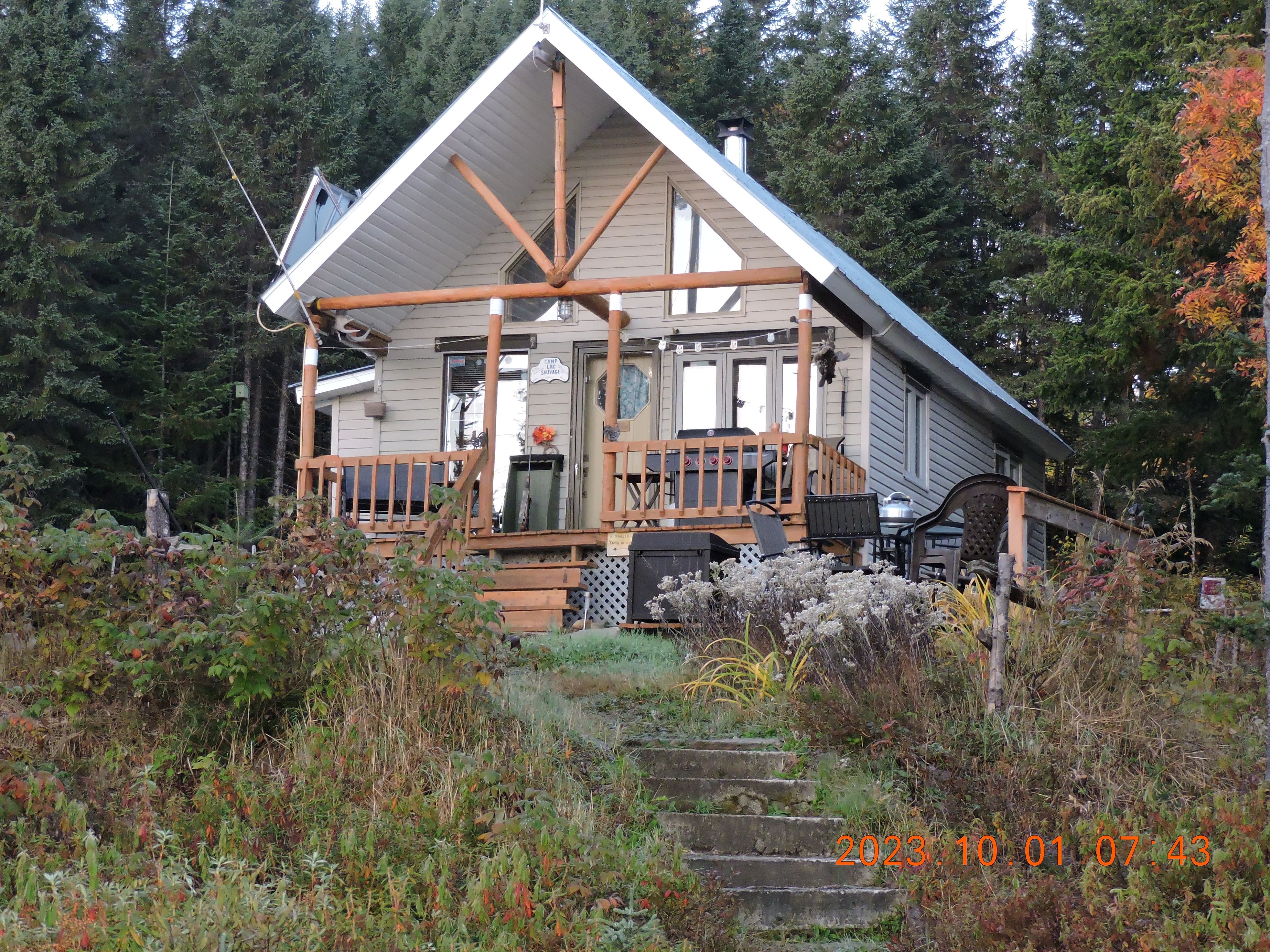 Le camp de Bertrand Grenier, administrateur provincial au Regroupement des Locataires des Terres Publiques du Québec. Il le surnomme son petit coin de paradis.