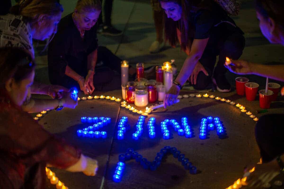 Une manifestation en mémoire de Masha Zhina Amini à Los Angeles.