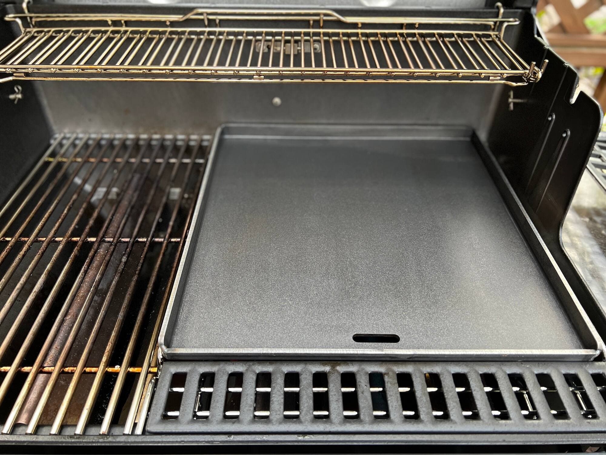 Avant d’utiliser la plancha, vous devrez l’assaisonner.