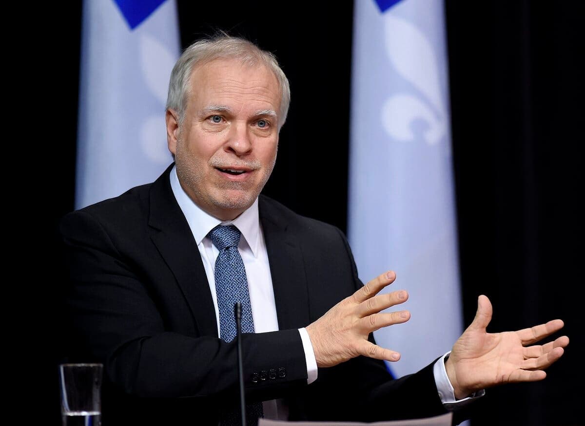 Le Dr Luc Boileau, directeur national de santé publique, a annoncé mercredi que le retrait de l’obligation du port du masque dans plusieurs lieux publics intérieurs devra attendre au 15 avril.