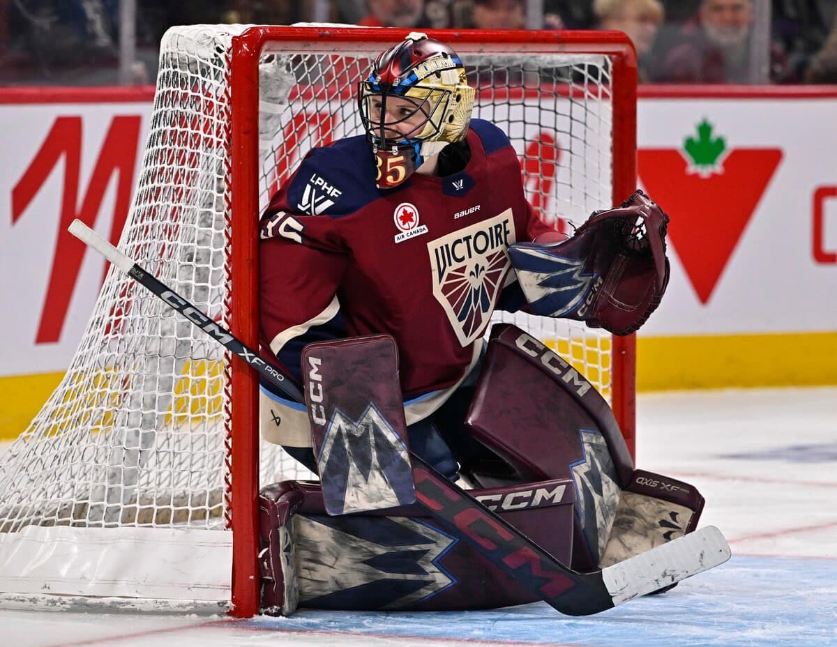 Ann-Renée Desbiens en action lors d'un match entre la Victoire de Montréal et le Fleet de Boston, le 1er mars, au Centre Bell.