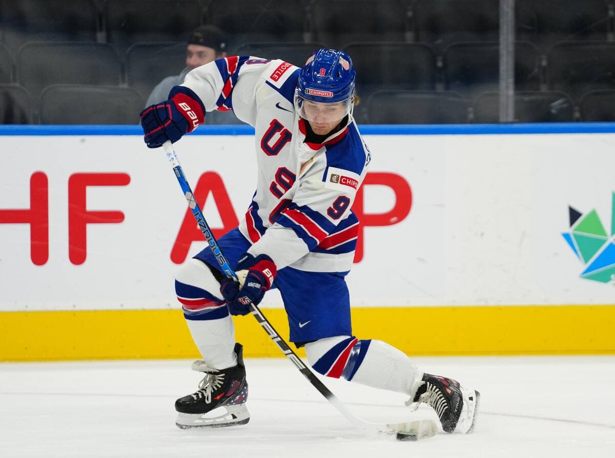Thomas Bordeleau lors de la période d’échauffement jeudi, en prévision du match contre les Allemands, au Rogers Place d’Edmonton.
