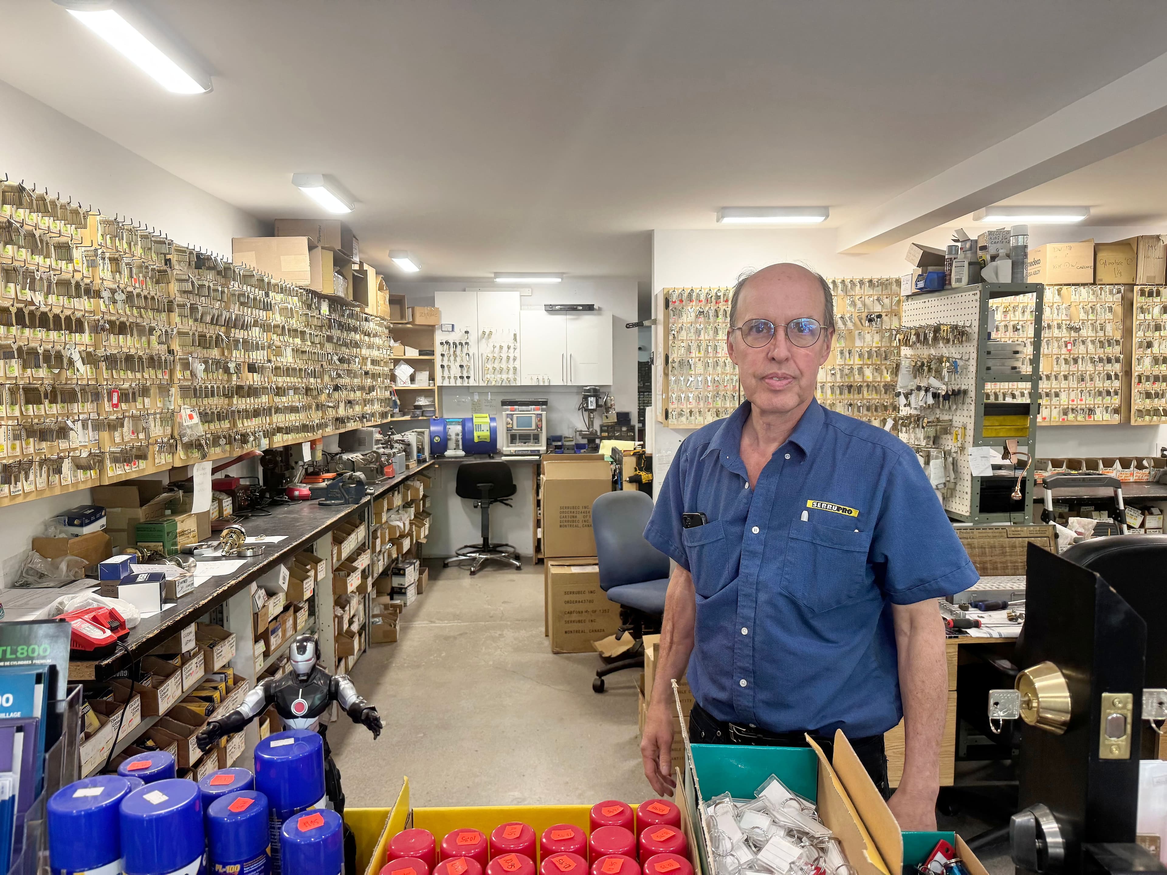 Visite à la franchise de la rue Laurier de la serrurerie Serrupro. Mario Marcotte est serrurier depuis près de 30 ans.