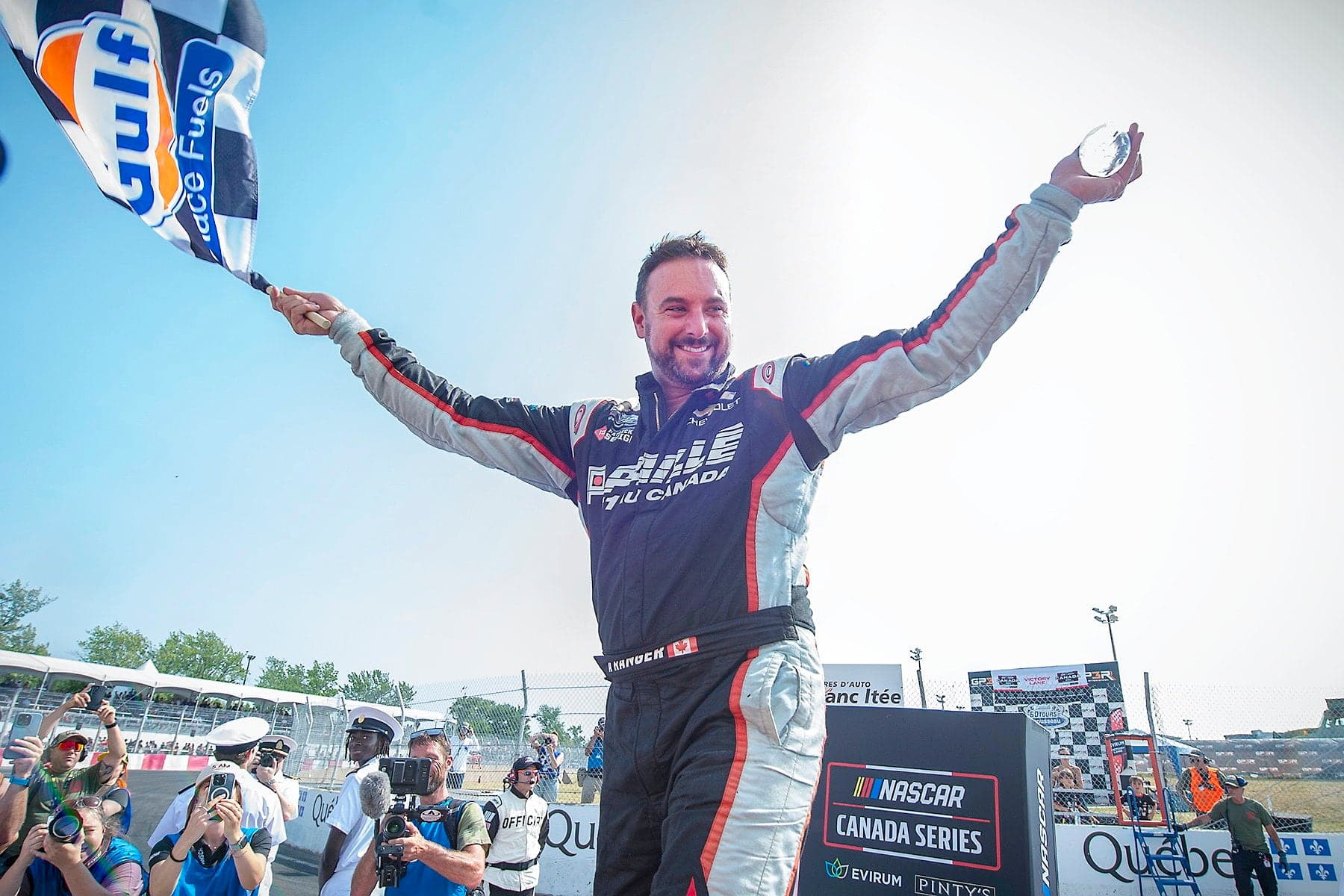 Andrew Ranger après avoir remporté la course de la série NASCAR Canada à Trois-Rivières, le 10 août.