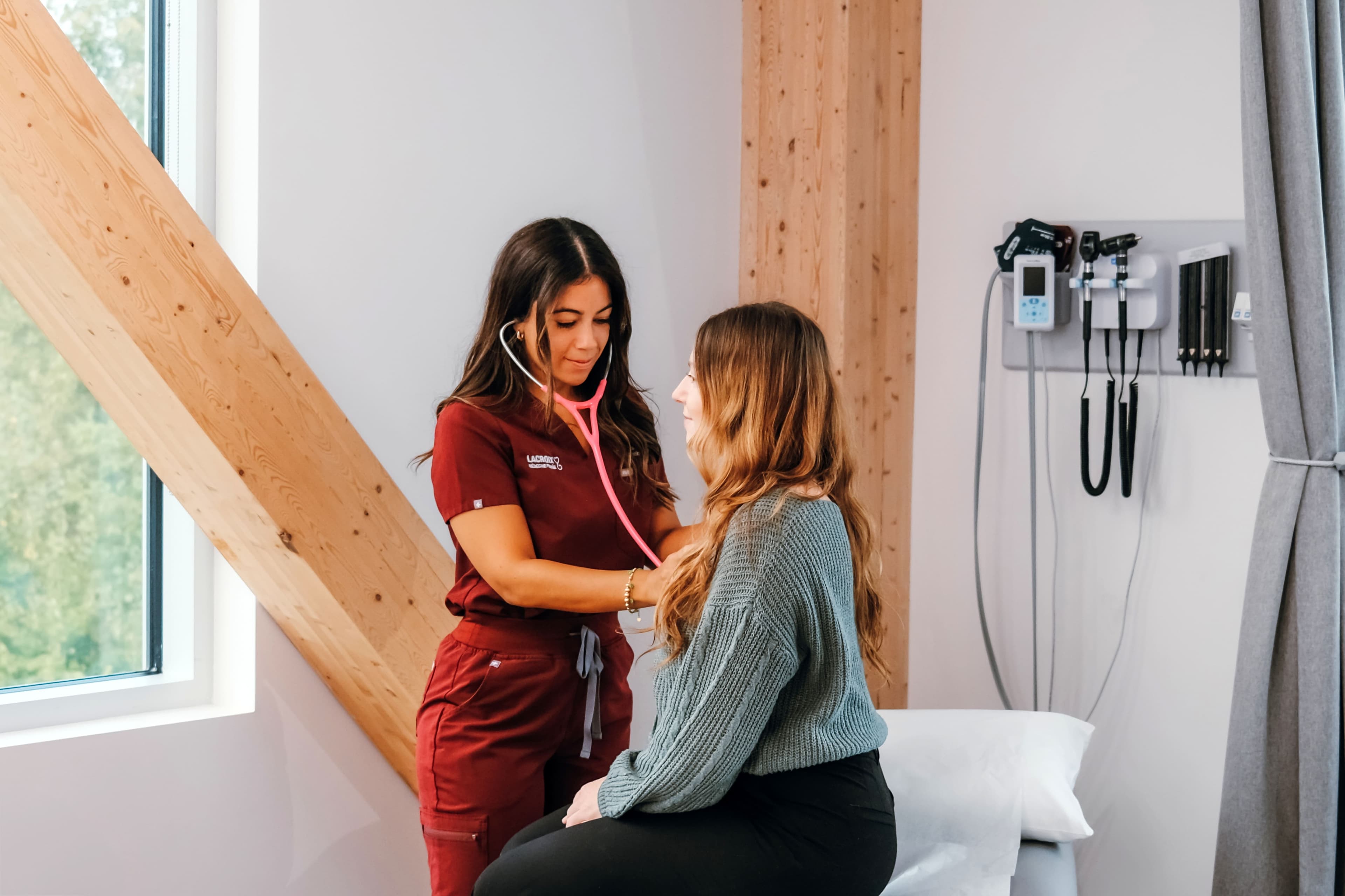 La Dre Mélissa Vellucci, 31 ans, est une jeune médecin de famille qui a choisi d'aller travailler au privé à la fin de ses études pour éviter les contraintes imposées par le réseau public de la santé. COURTOISIE (Daphnée Groulx)