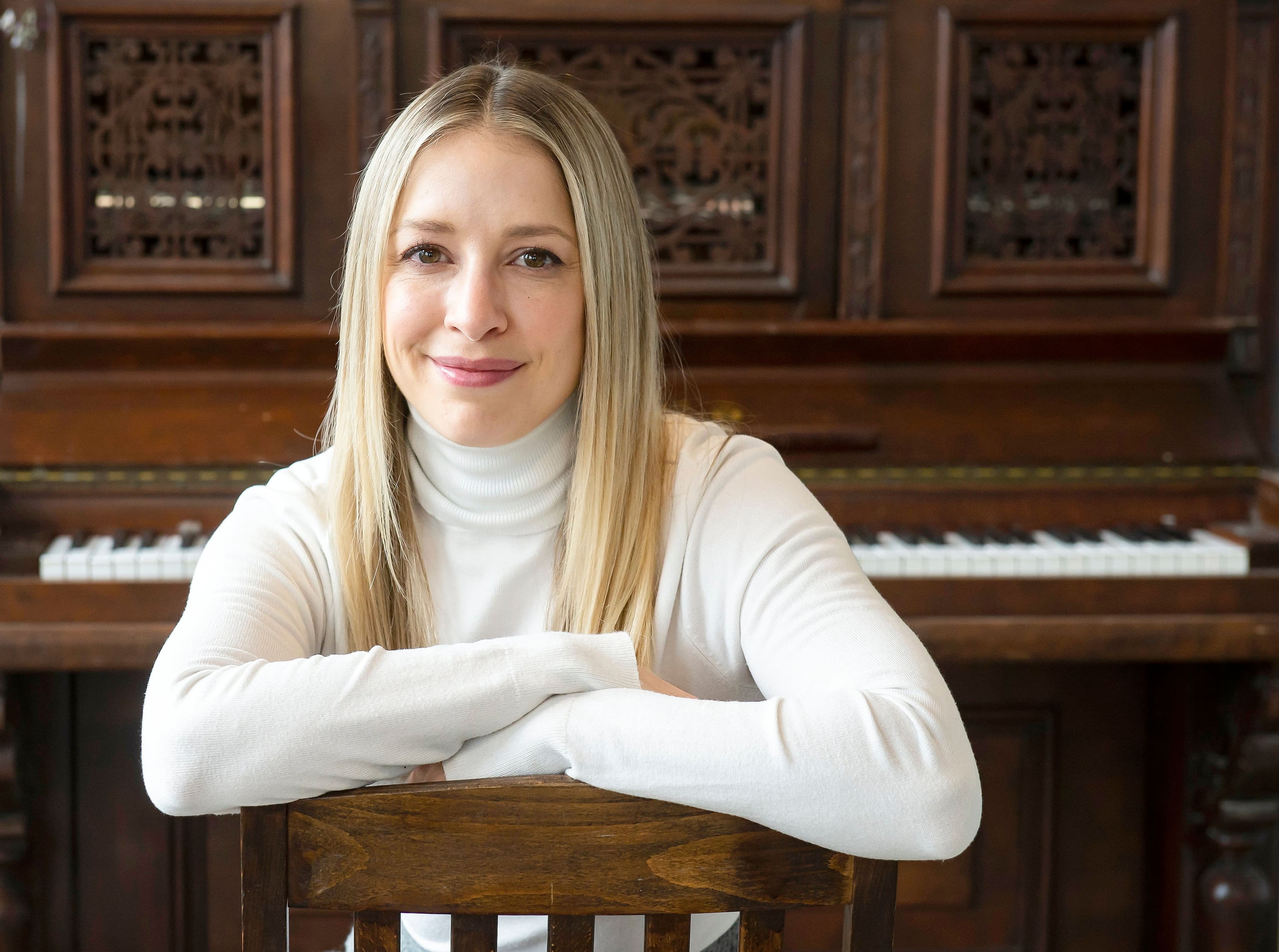 Valérie Chevalier se questionne sur les grands sentiments amoureux et l’engagement dans son nouveau roman, Les certitudes vagabondes.