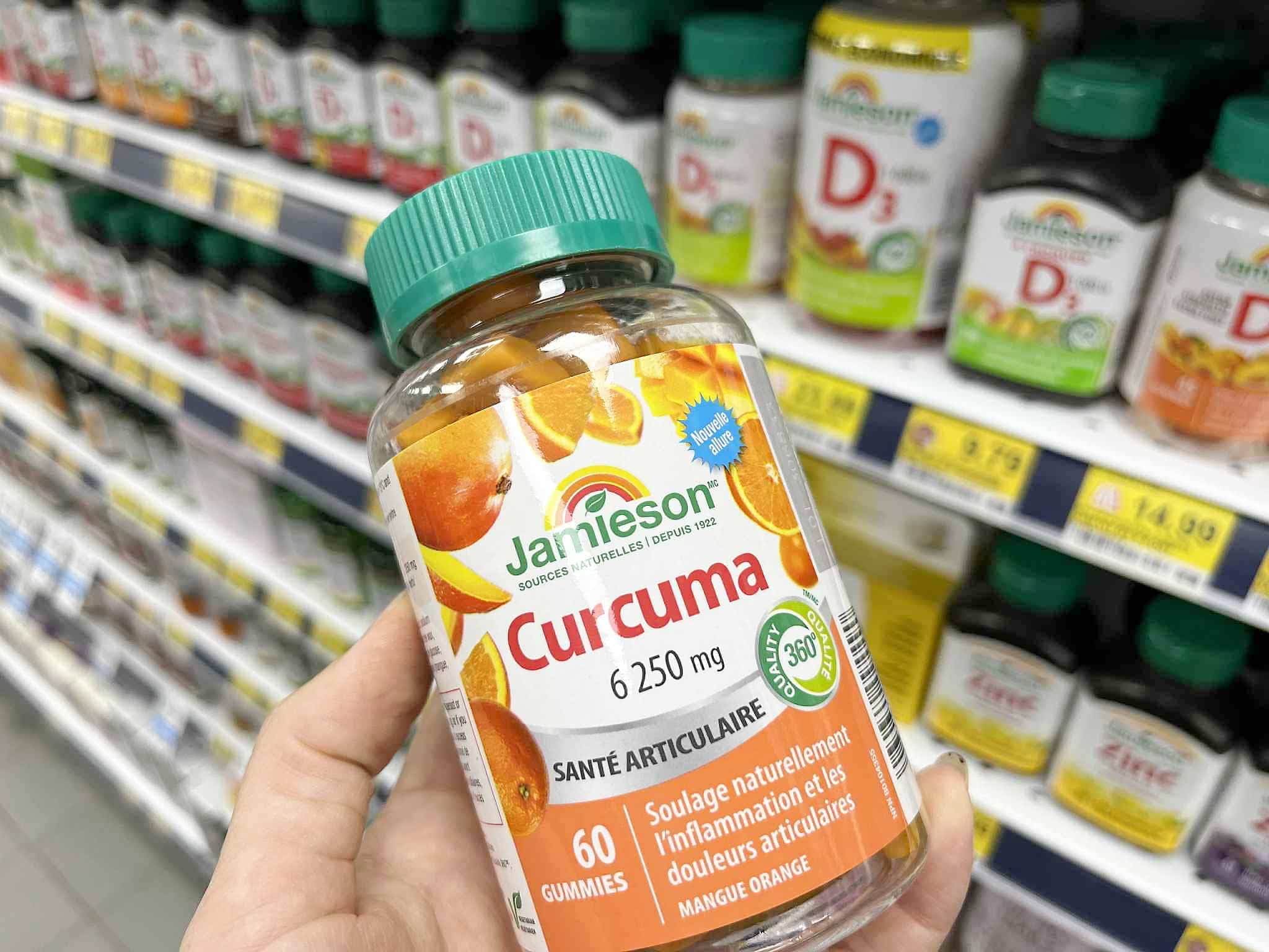 Des gélules de curcuma, un supplément très populaire vendu en pharmacie et qui permettrait de réduire l’inflammation.