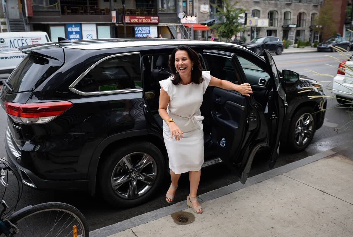 La mairesse Valérie Plante est arrivée tout sourire à bord de son Toyota Highlander hybride noir, lors d’un point de presse en août 2019, dans un restaurant de la rue Saint-Denis.