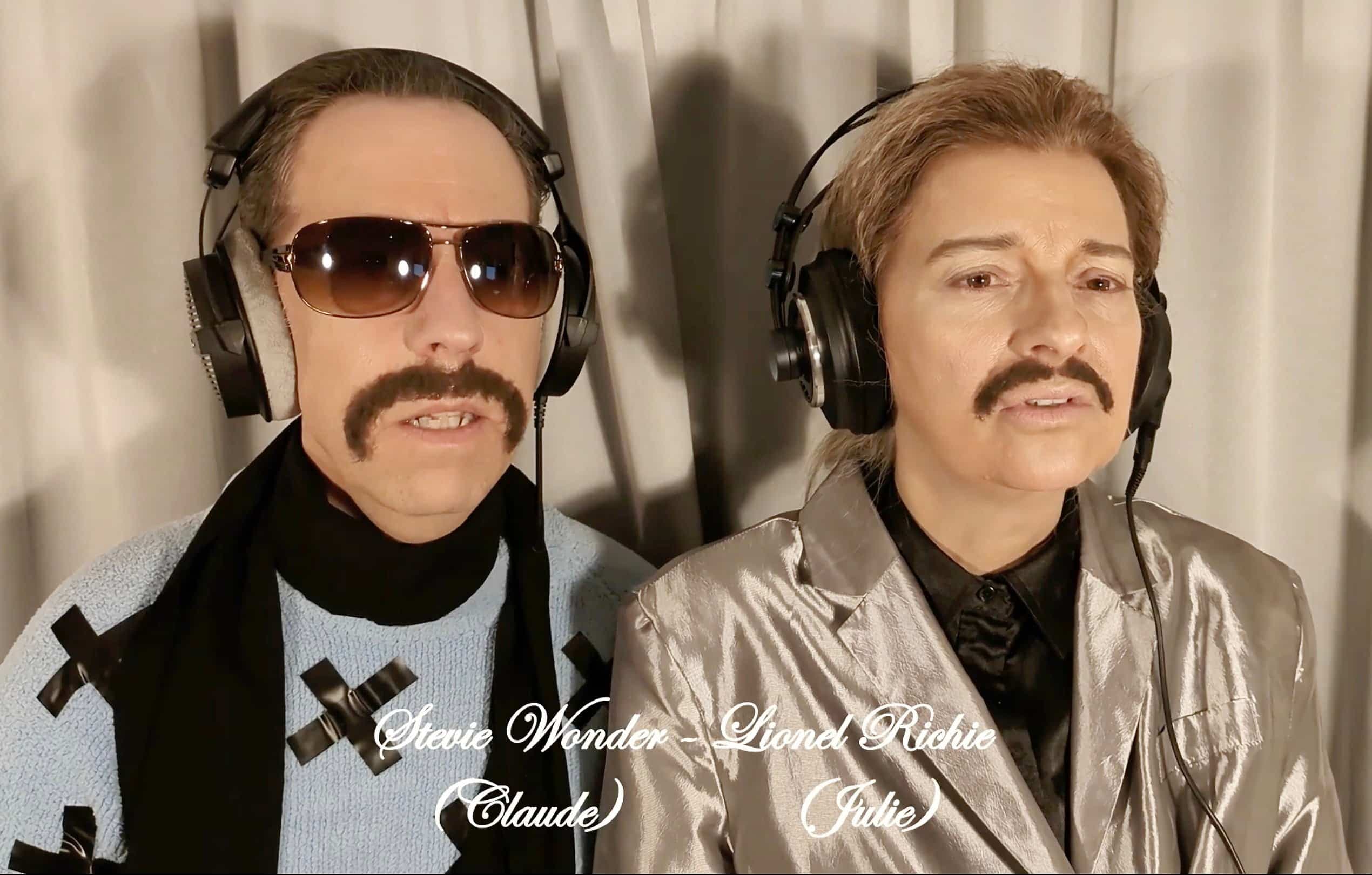 Claude Cyr et Julie St-Georges imitent ici Stevie Wonder et Lionel Richie.