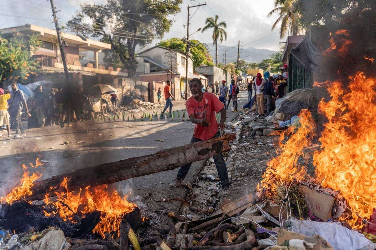 Photo prise lors d'une manifestation pour demander la démission du premier ministre haïtien, Ariel Henry.