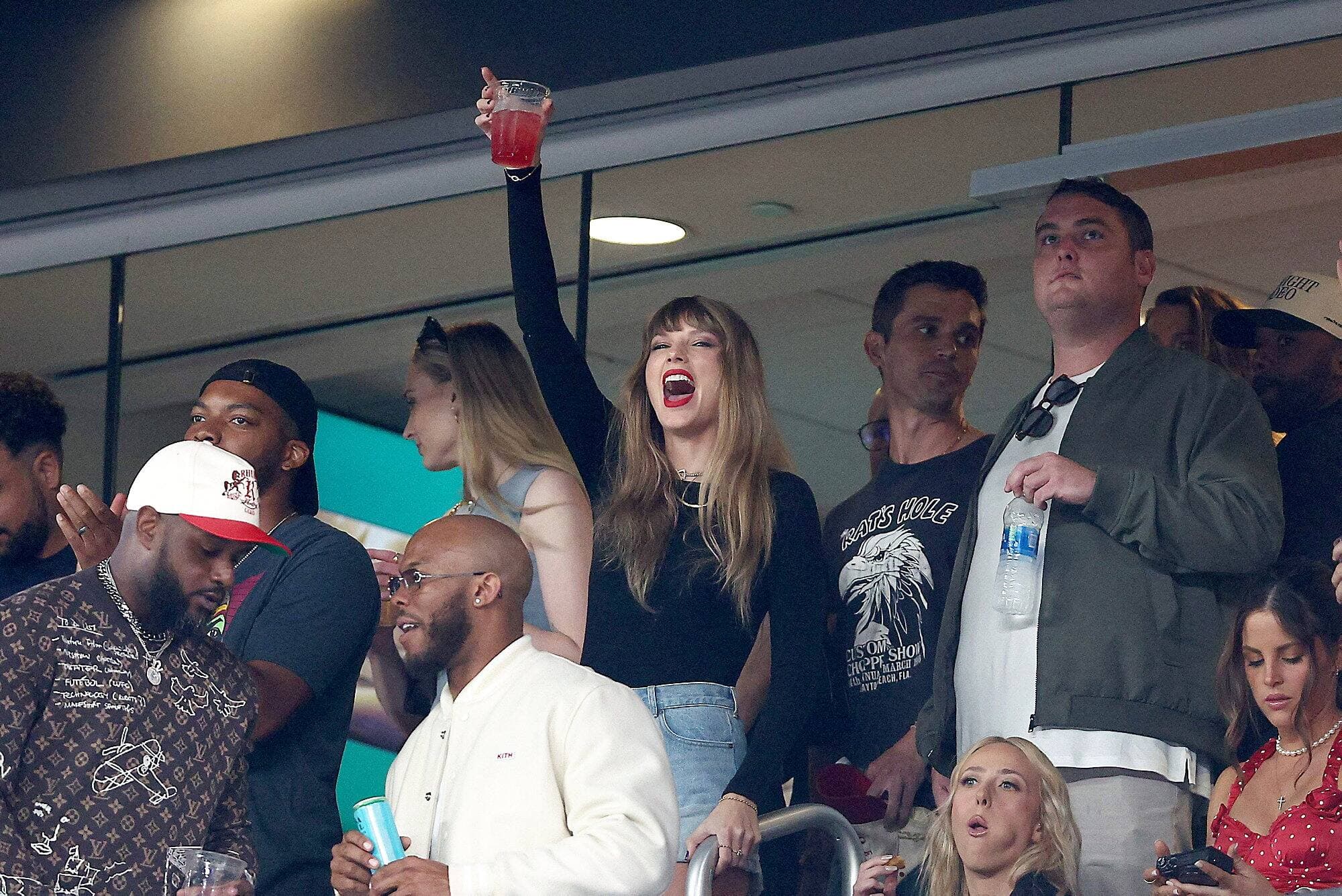 Taylor Swift était déjà dans l'ambiance avant même le début de la rencontre.