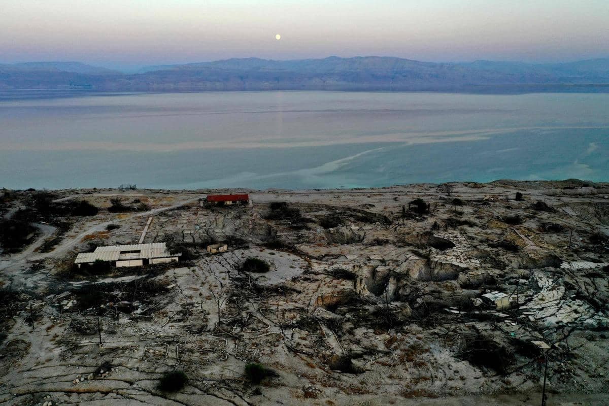 Un spa abandonné à Ein Gedi après l'apparition de dolines, de larges cratères qui se sont formés à cause de l'assèchement de la mer Morte.