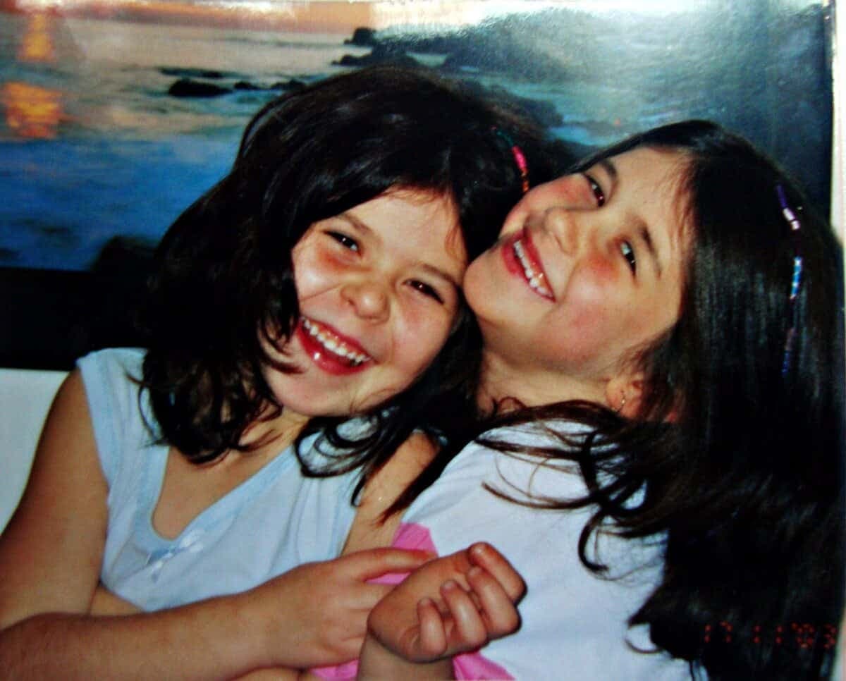 Cédrika Provencher à gauche avec sa grande soeur Mélissa.