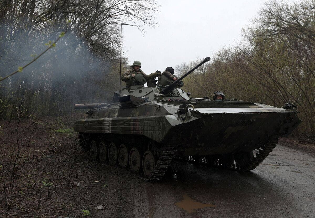 Des soldats ukrainiens dans la région de Kharkiv, le 18 avril.