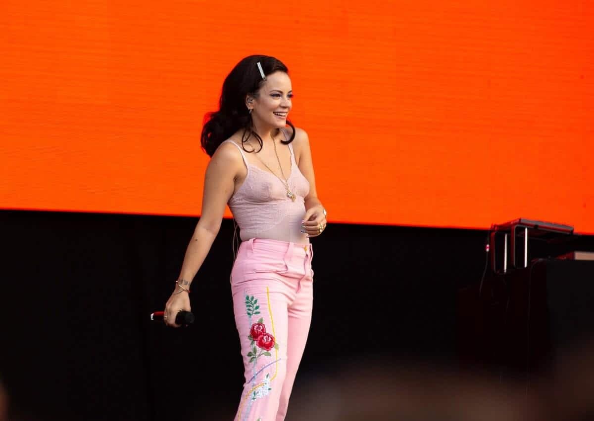 Lily Allen su la scène du festival Governors Ball à Randall's Island, en juin 2019.
