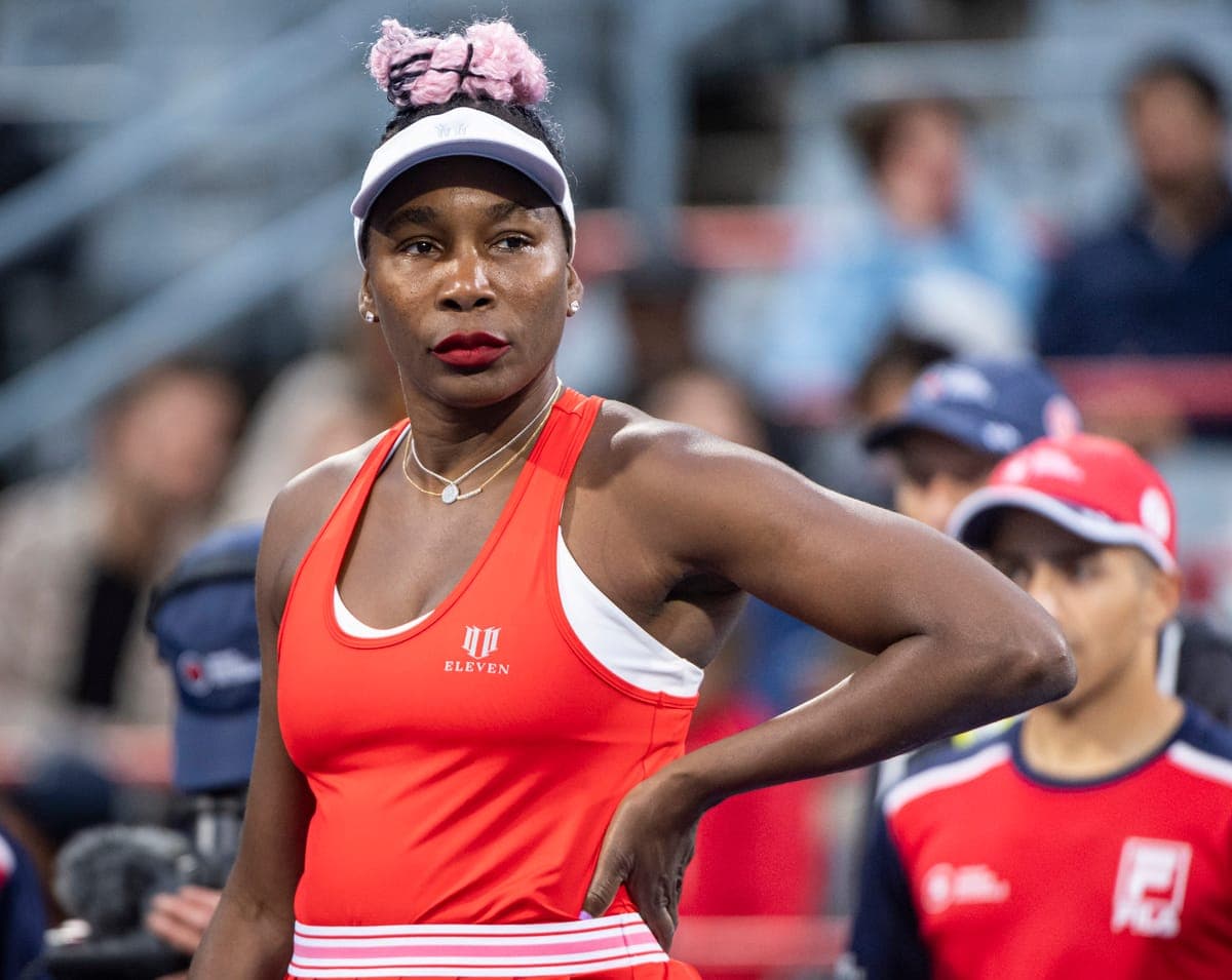 Venus Williams avait reçu une invitation pour le tableau principal de l'Omnium Banque Nationale de Montréal en 2023. Elle a eu des moments de découragement face à Madison Keys, au stade IGA.