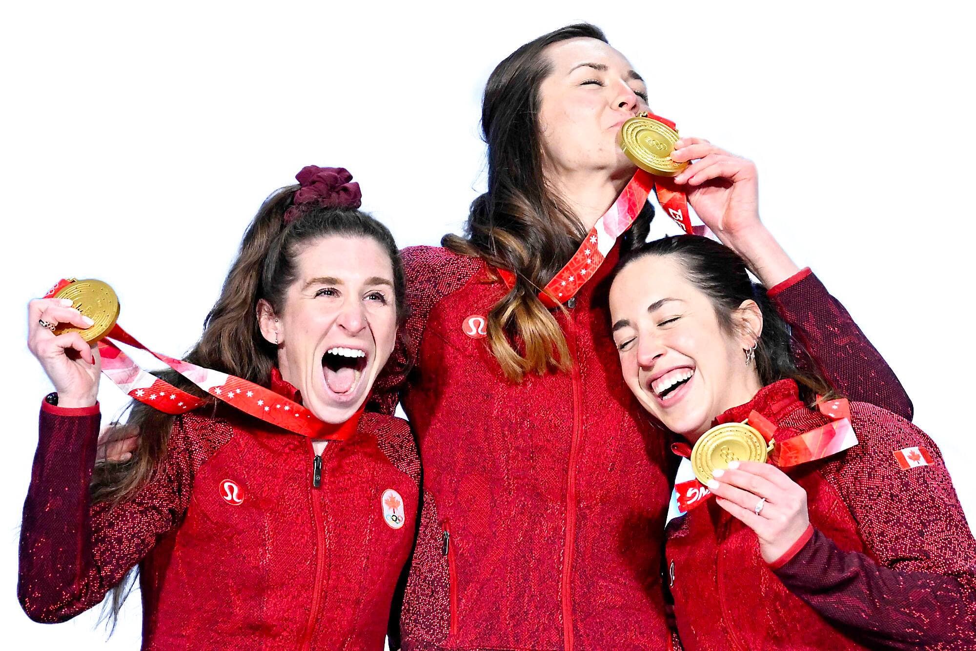 Blondin, Maltais et Weidemann avec la médaille d’or au cou.