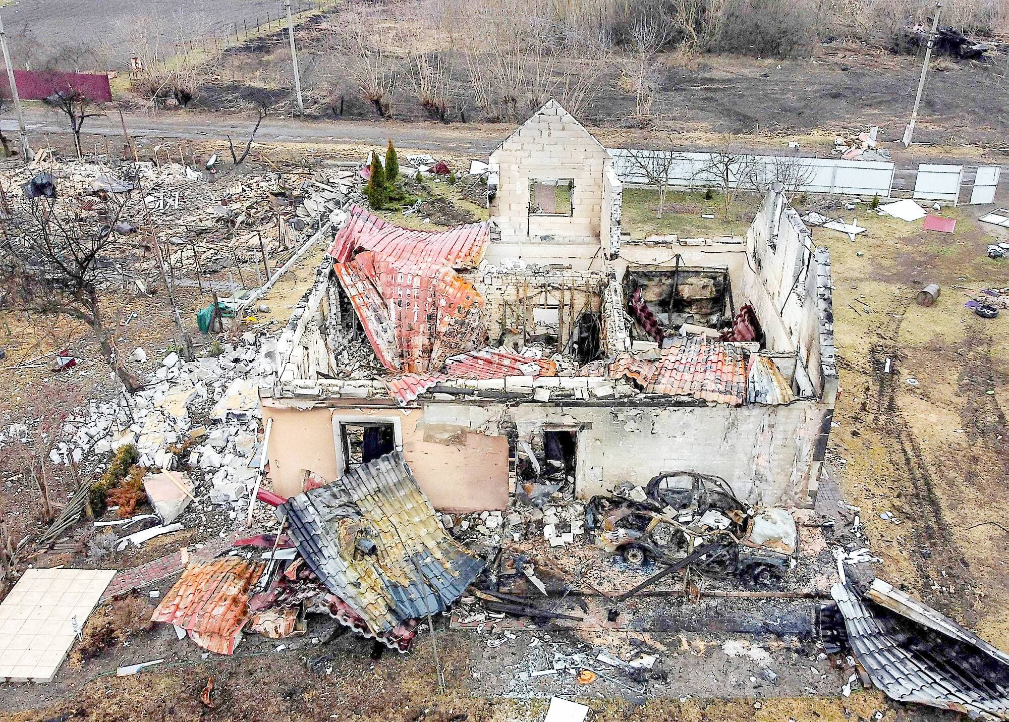 Une maison détruite dans le village de Lukianivka, près de Kyïv.