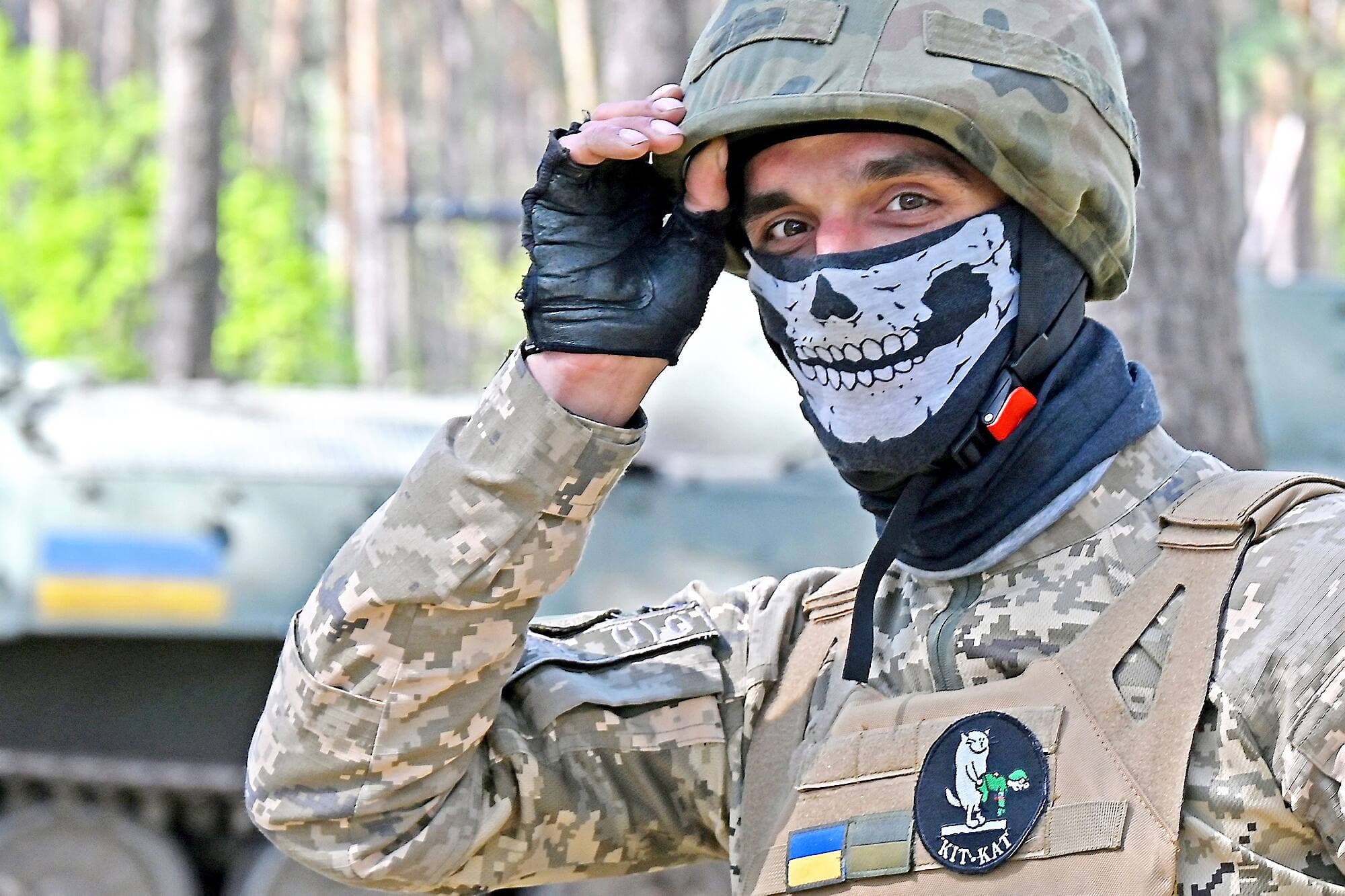 Un soldat ukrainien en entraînement près de Kharkiv, samedi.