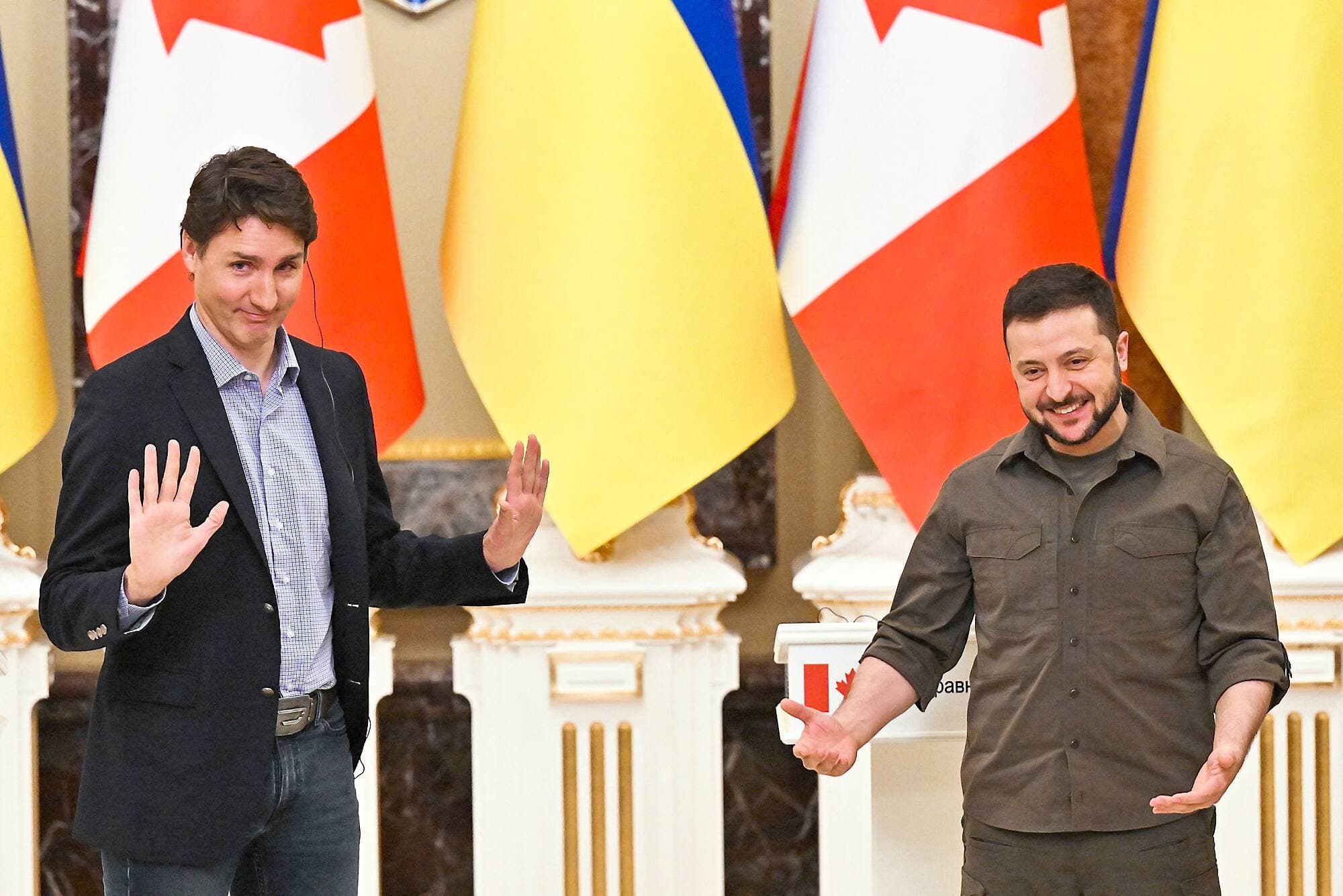 Justin Trudeau et le président ukrainien Volodymyr Zelensky lors d’une conférence de presse hier à Kyïv.