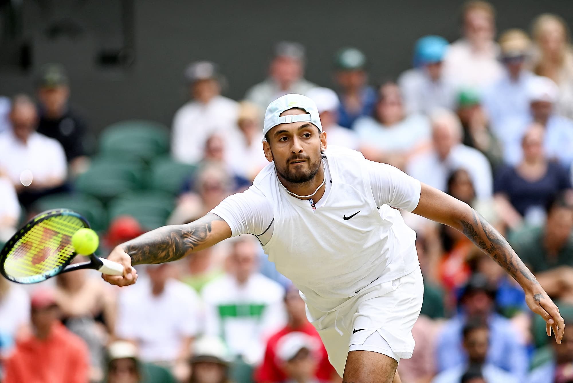 Nick Kyrgios a dû puiser au fond de ses ressources pour venir à bout du jeune Brandon Nakashima, un Américain de 20 ans, qui avait éliminé plus tôt Denis Shapovalov, à Wimbledon.