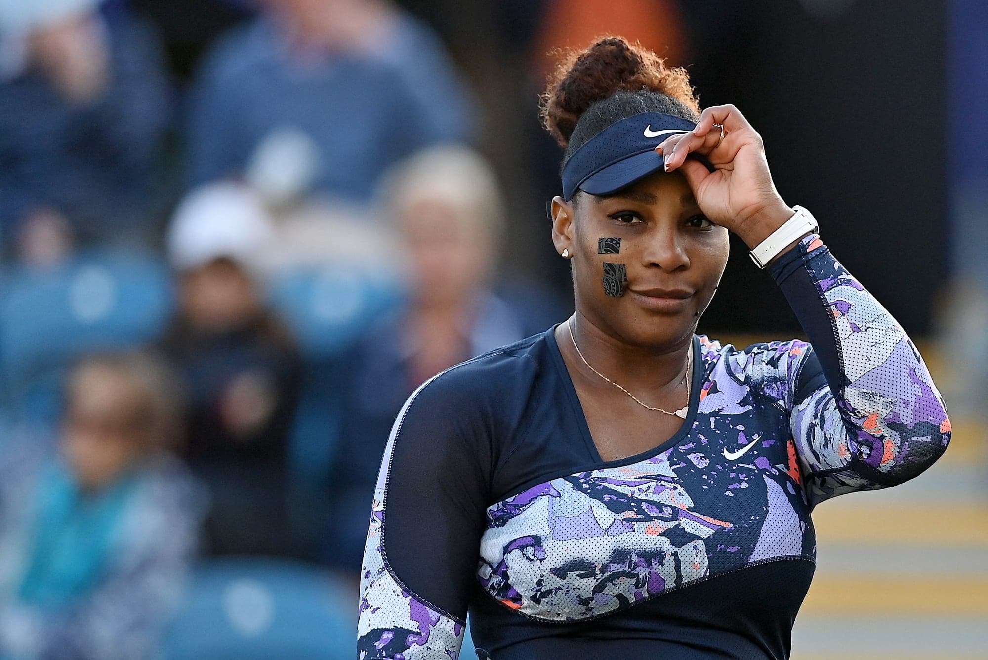 Serena Williams, que l’on voit ici lors d’un match de double à Eastbourne, en Angleterre, en juin, fera ses adieux au cours des prochaines semaines.