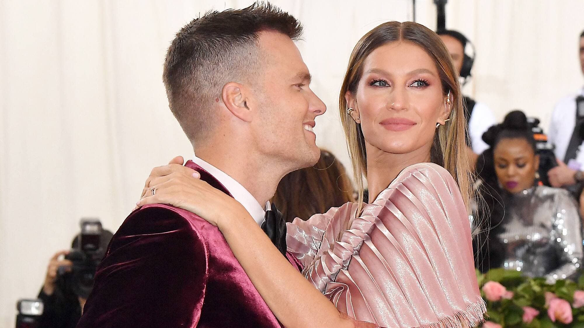 Le quart-arrière vedette et son épouse avaient l’air amoureux à leur arrivée au Met Gala, présenté au Musée d’art métropolitain de New York, en 2019.
