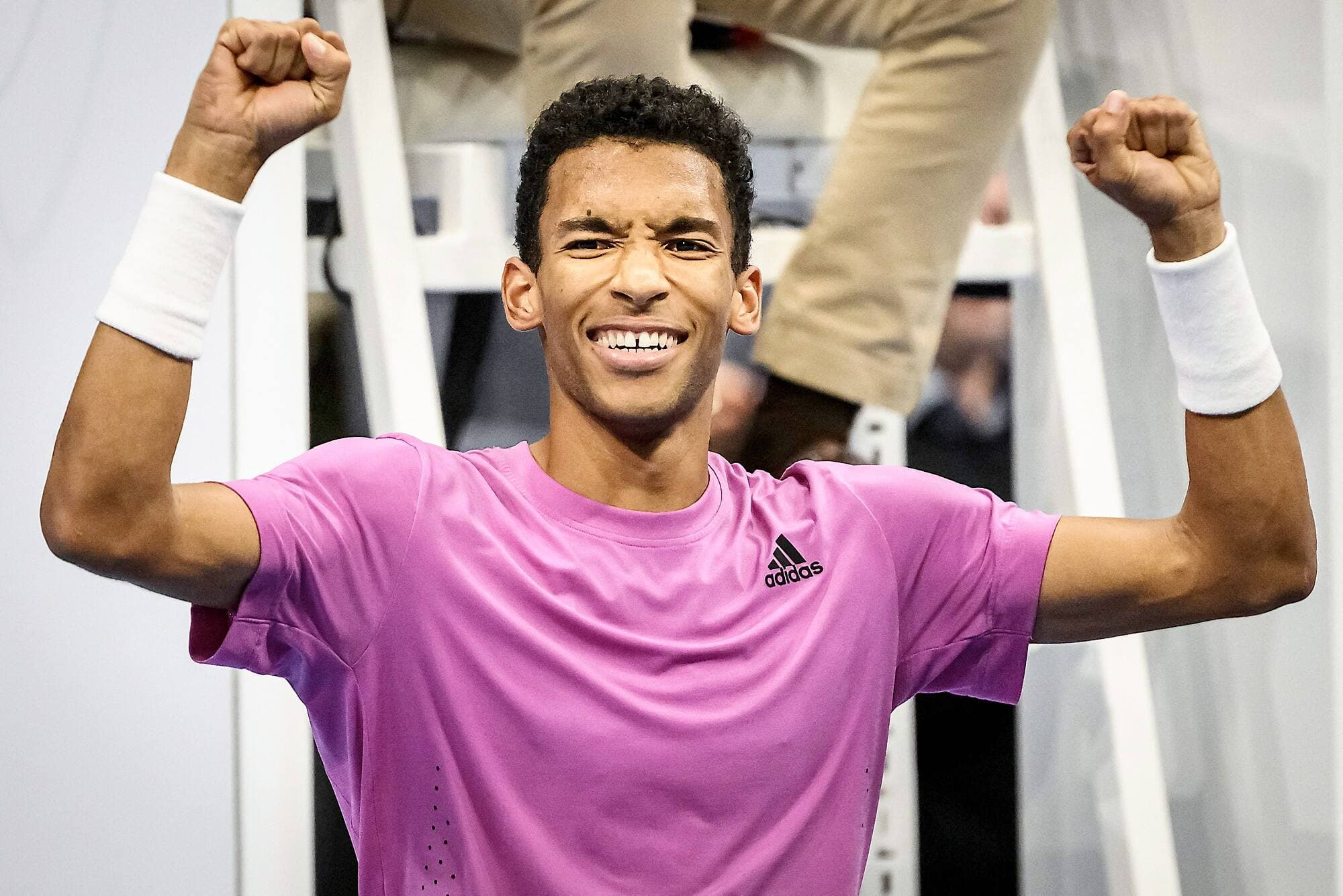 Félix Auger-Aliassime s’est rapproché de son objectif de prendre part à la finale de l’ATP avec sa victoire dimanche à Bâle, en Suisse.