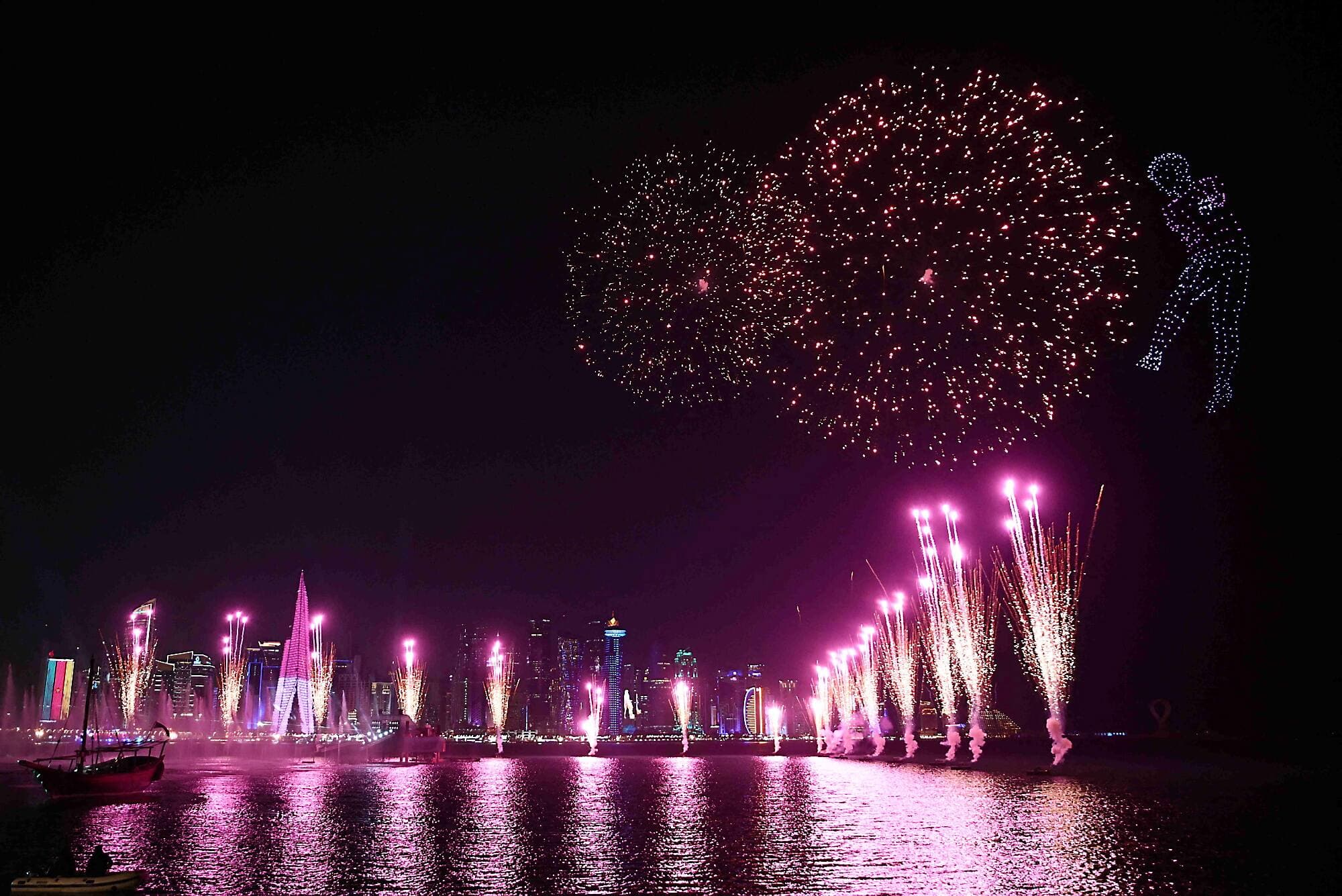 Des feux d’artifice sont venus illuminer la ville de Doha durant la cérémonie.