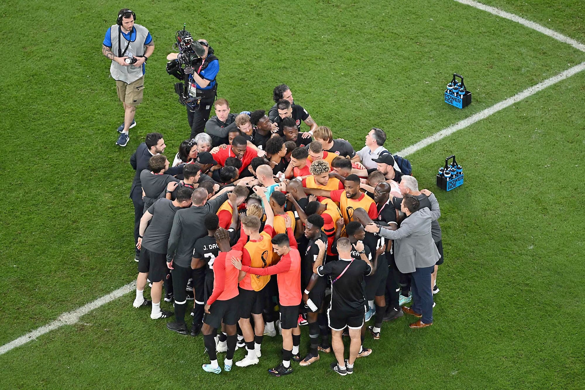 Les membres de la sélection canadienne se sont réunis au terme du match face à la Croatie, dimanche dernier, au Stade Khalifa International, à Doha.