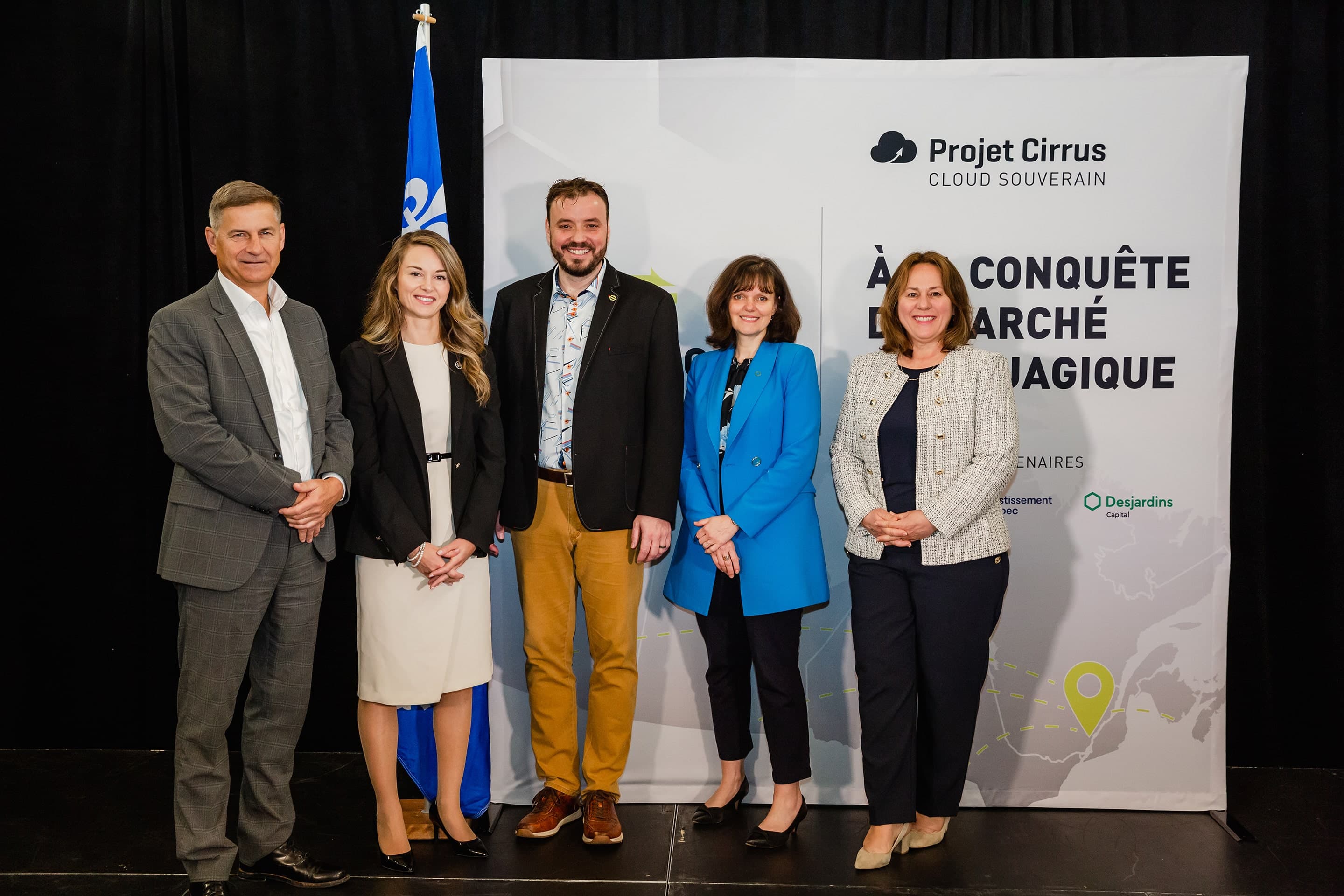 De gauche à droite: Luc Régnier, directeur régional, Capitale-Nationale d’Investissement Québec, Joëlle Boutin, adjointe parlementaire du ministre de l’Économie, de l’Innovation et de l’Énergie (volets sciences et innovation), Stéphane Garneau, président-directeur général de Micro Logic, Maude Lemieux, Vice-présidente, Expertise d’affaires et performance de Desjardins Capital, et Louise Langevin, Vice-présidente de BDC