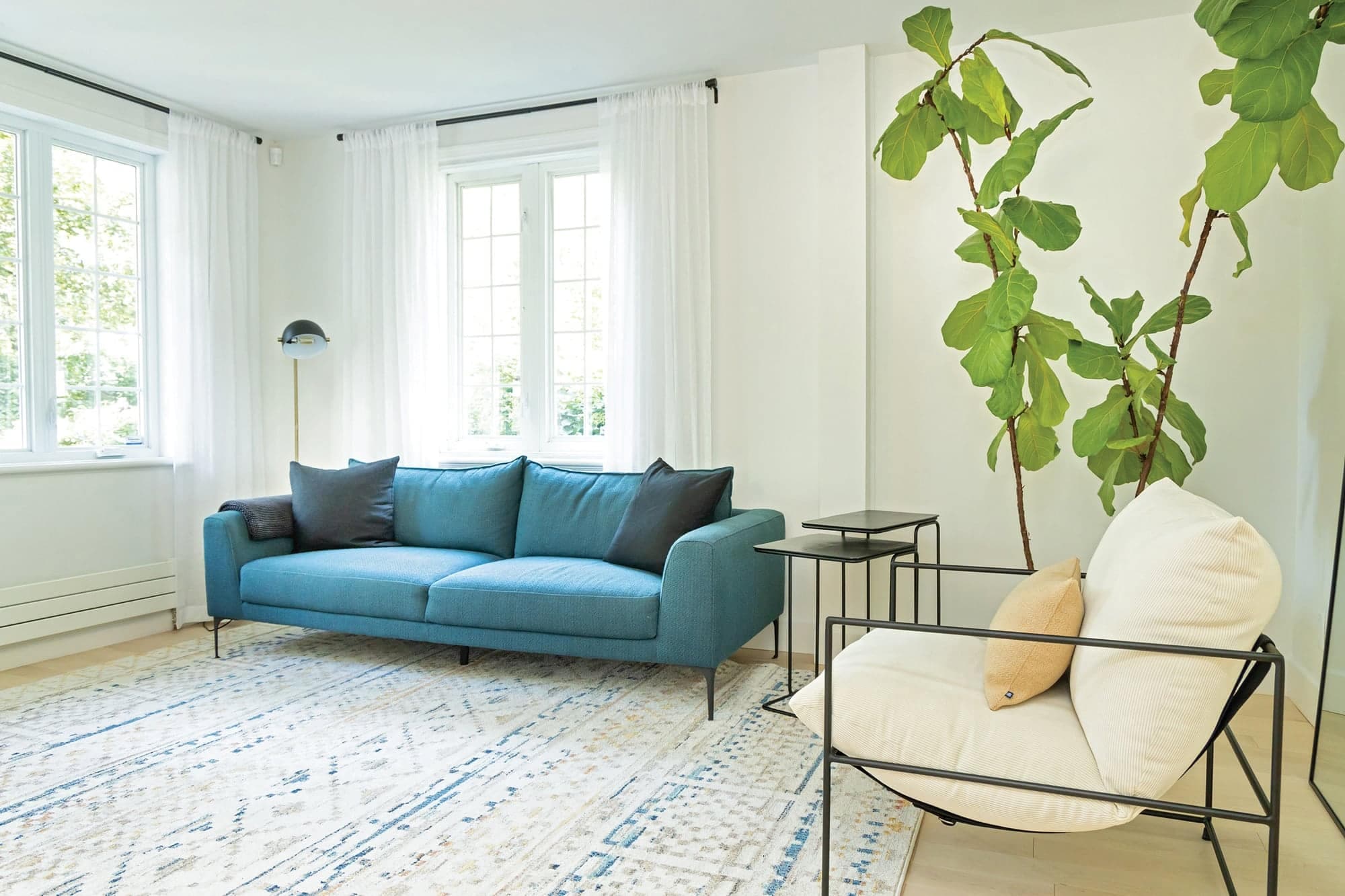 APRÈS : «C’est la première fois que je prends le temps d’aménager mon chez-moi à mon goût. À tous les autres endroits, je savais que j’étais là temporairement, tandis que je sais que je vais passer plusieurs années ici.»