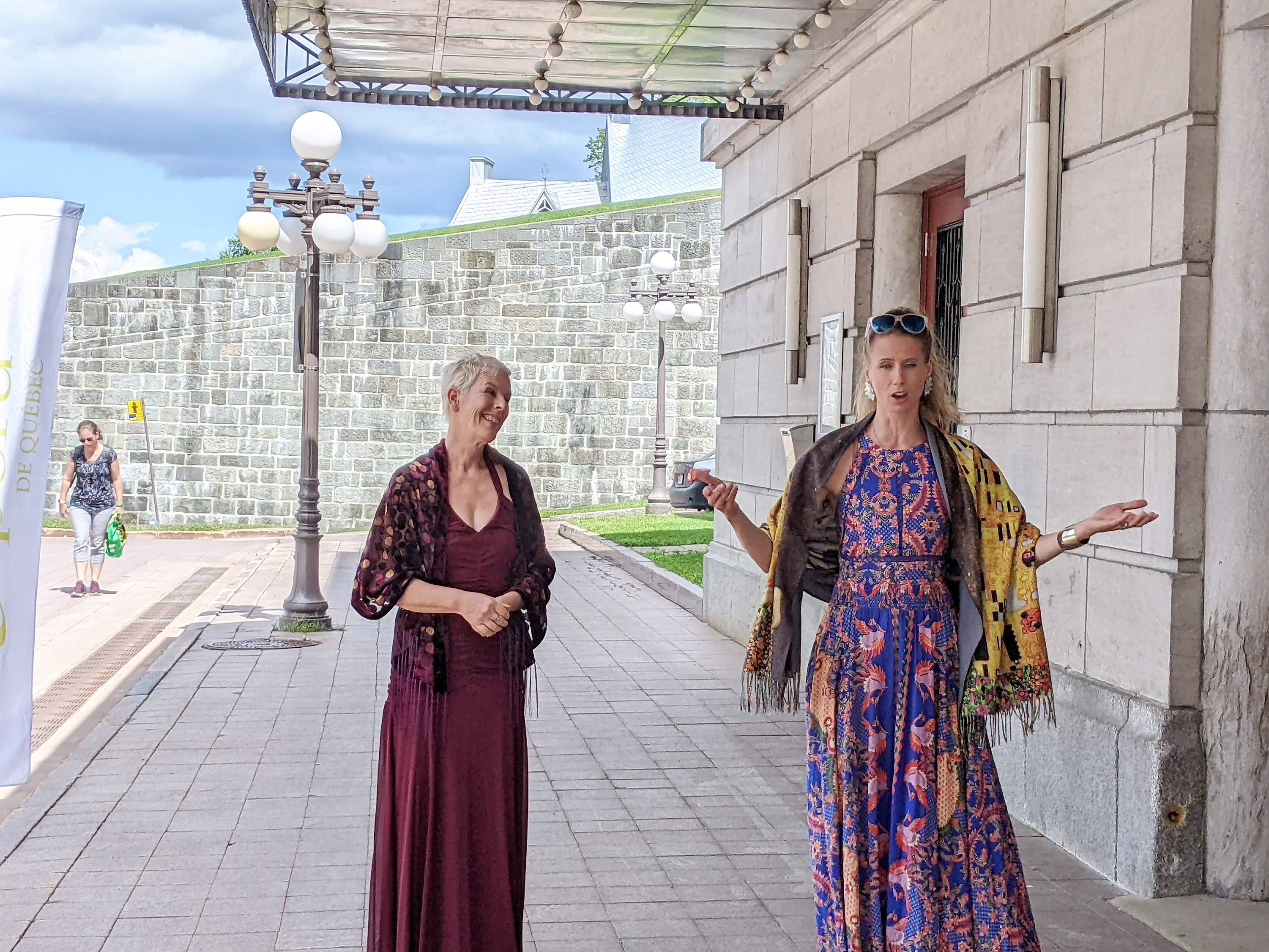 Les sopranos Émilie Baillargeon et Stéphanie Lavoie chantent le célèbre Duo des fleurs de l’opéra Lakmé du compositeur français Léo Delibes.