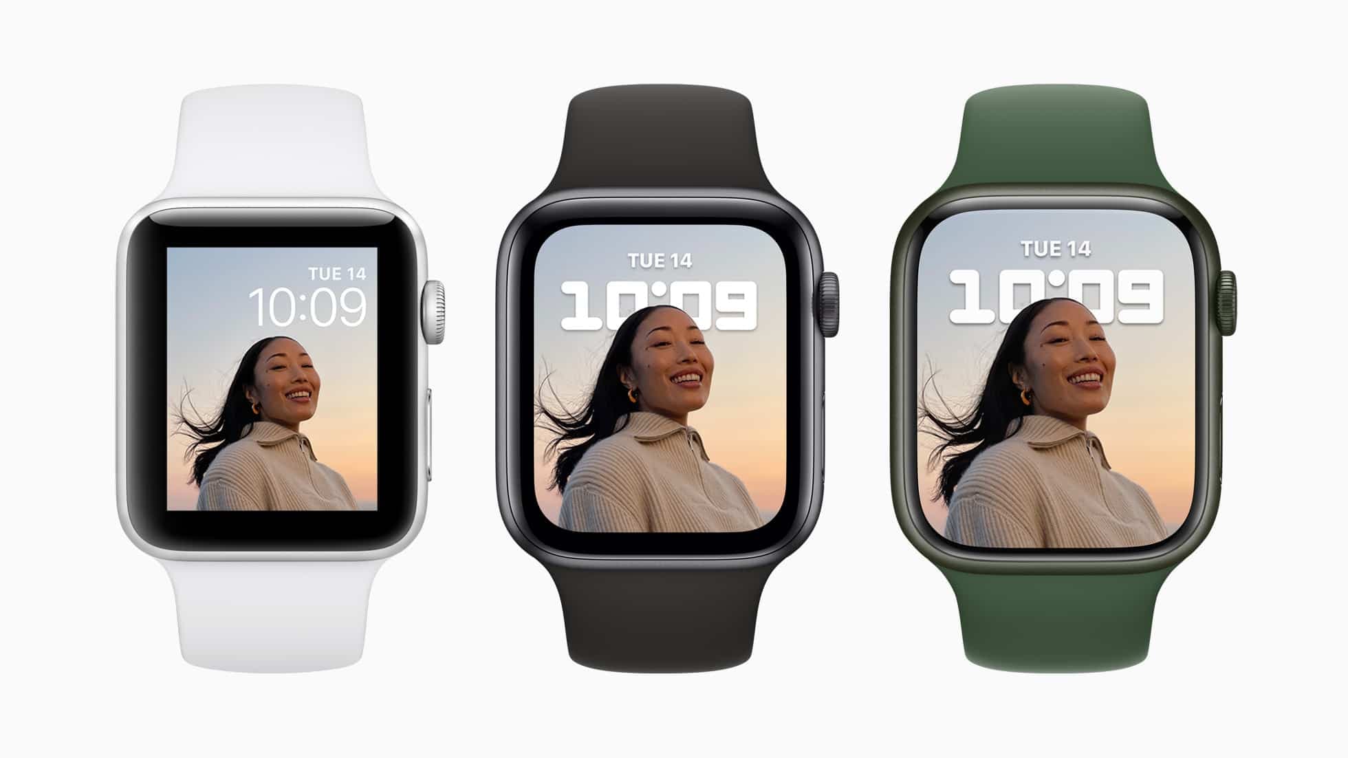 La montre Apple Watch série 7 à droite comparée à la série 6, au centre, et à la série 3, à gauche