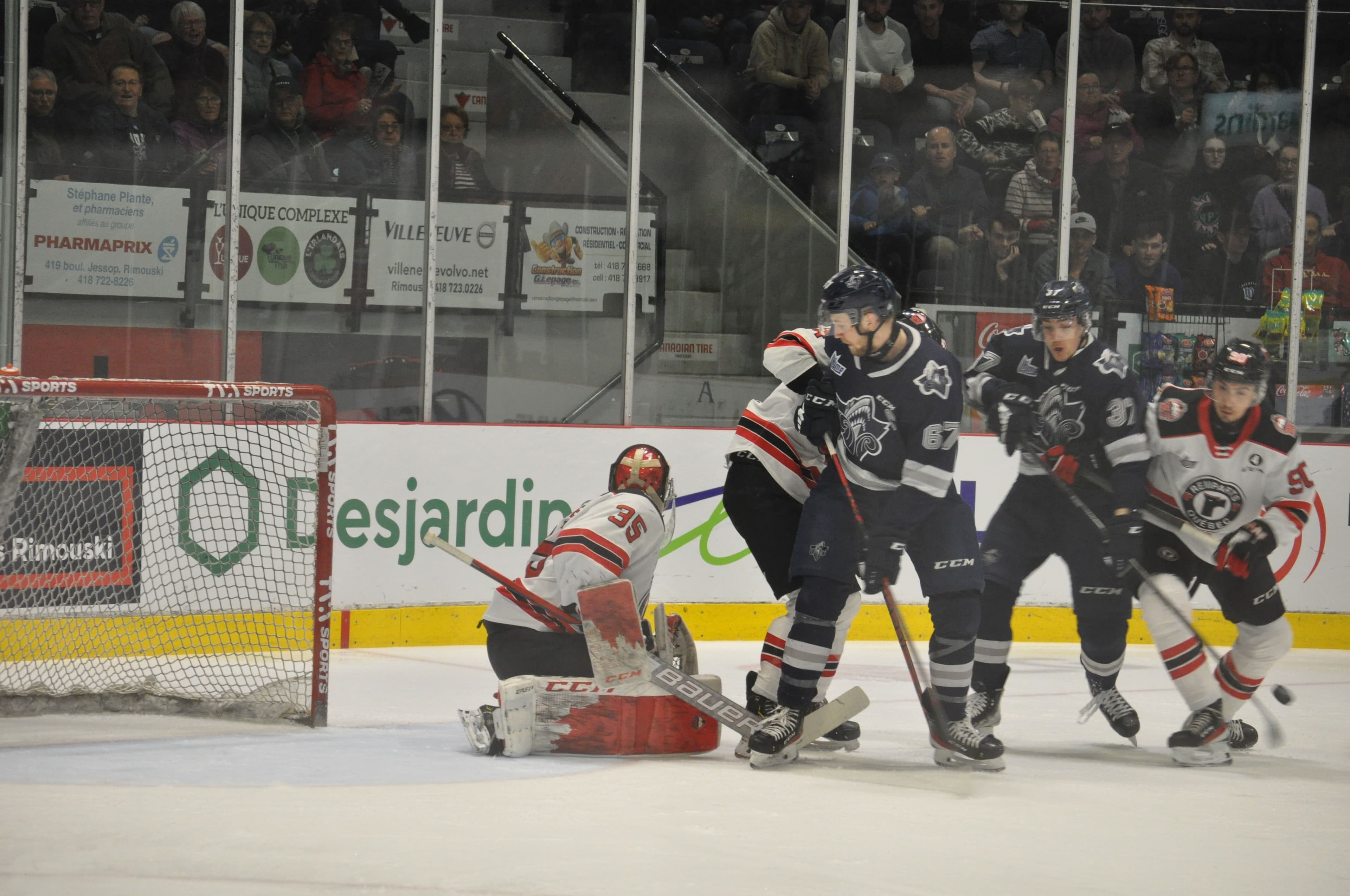Le gardien des Remparts, William Rousseau, réalise l’arrêt sur cette séquence en première période.