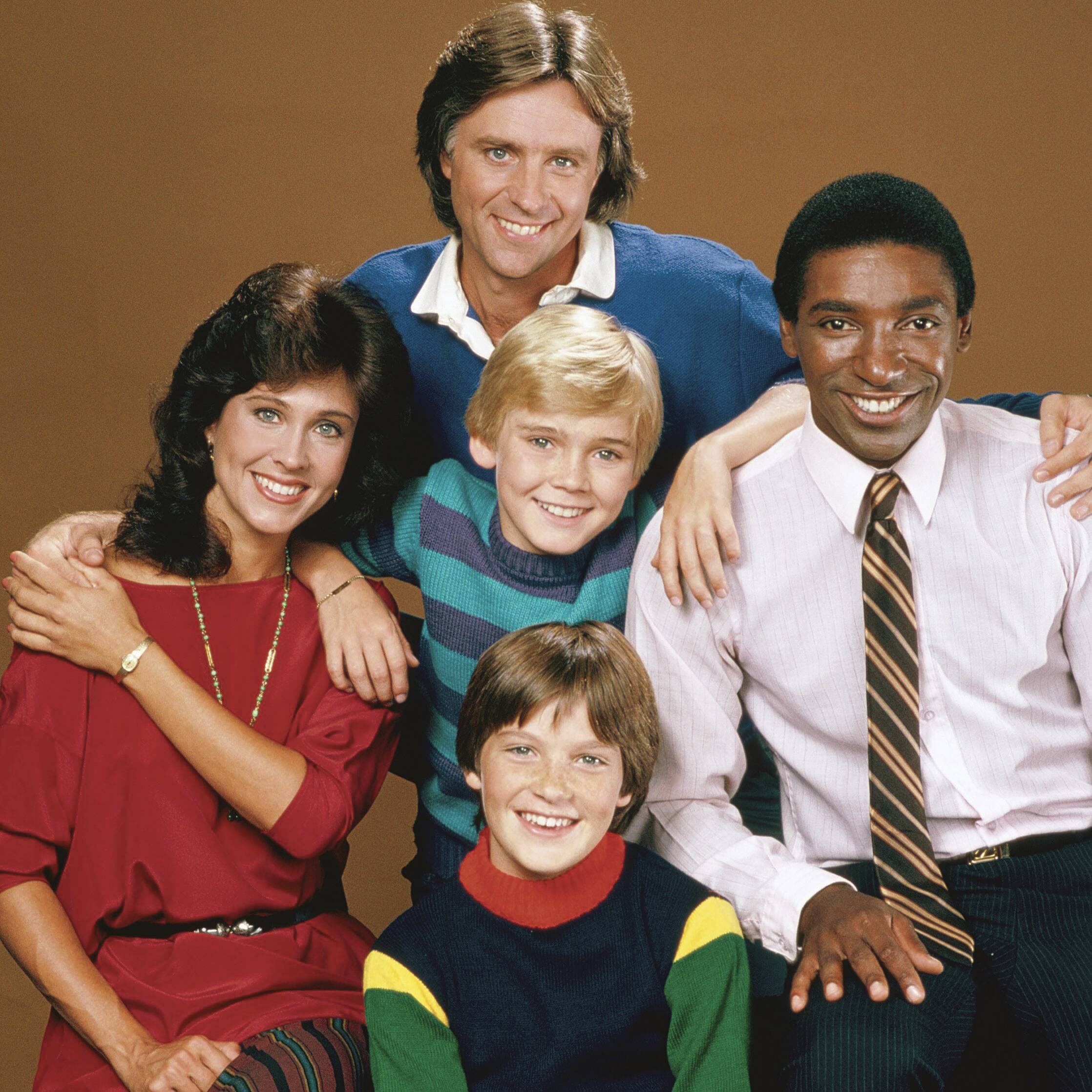 Dans Silver Spoons, avec Erin Gray, Joel Higgins, Rick Schroder et Leonard Lightfoot.